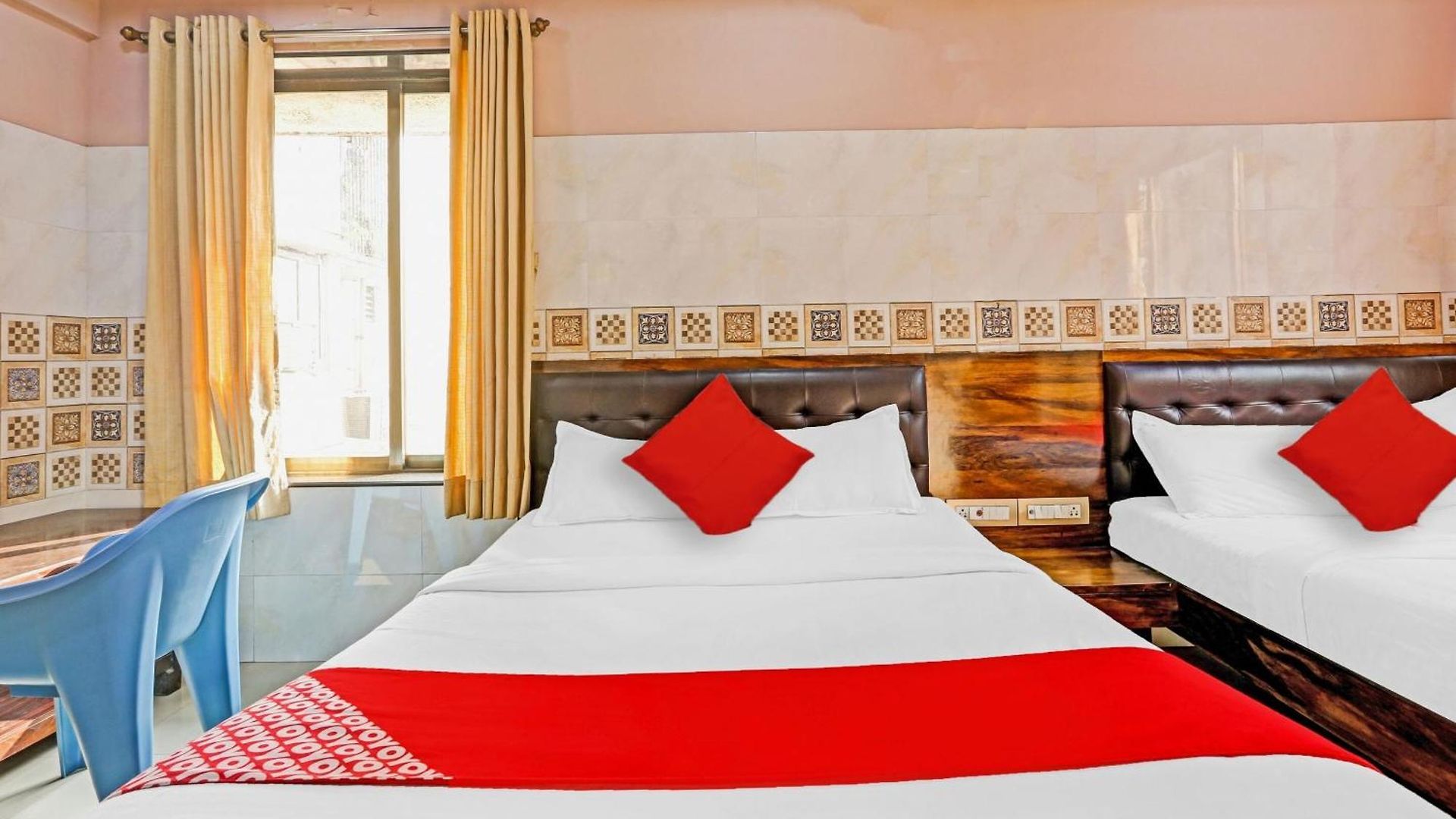 Oyo Flagship Pakeeza Hotel