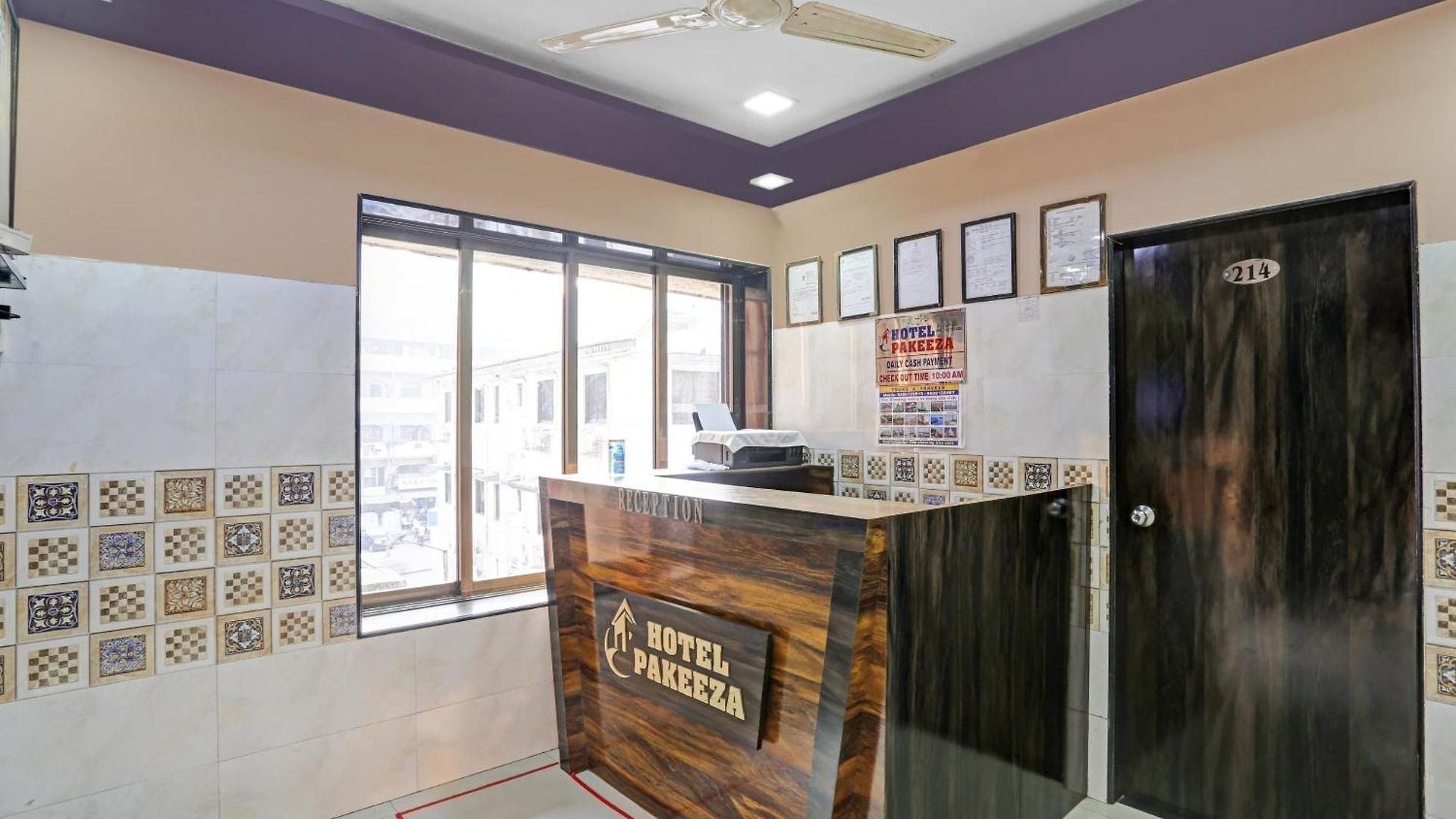 Hotel Oyo Flagship Pakeeza Mumbai