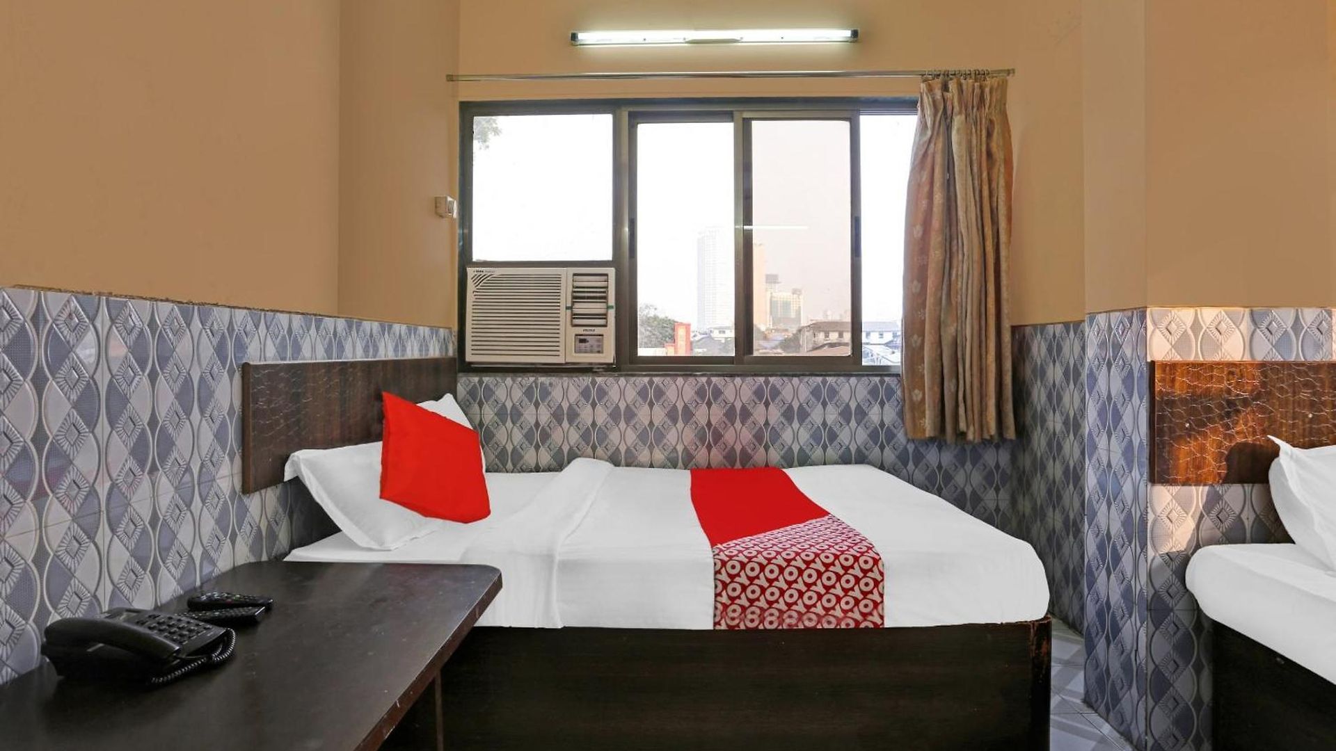 Oyo Flagship Pakeeza 4* Mumbai