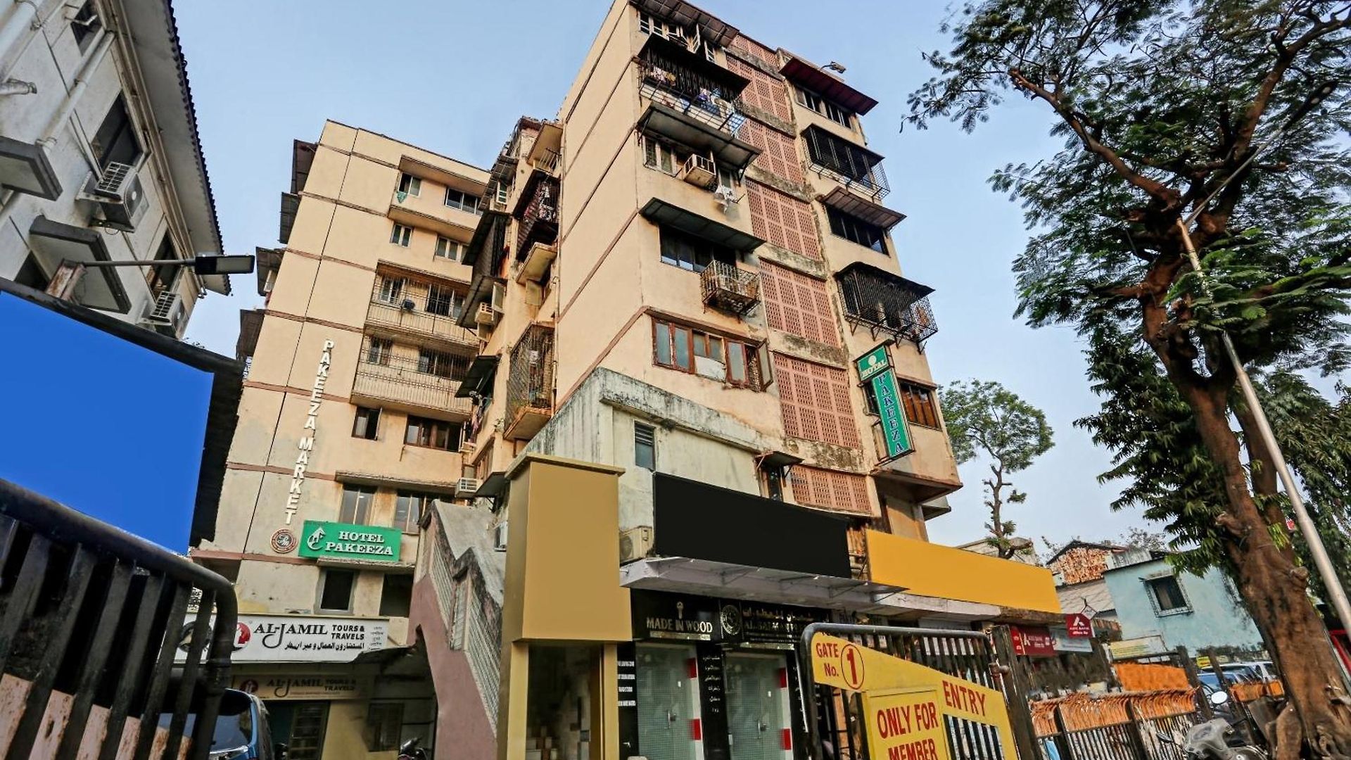 Oyo Flagship Pakeeza Hotel Mumbai