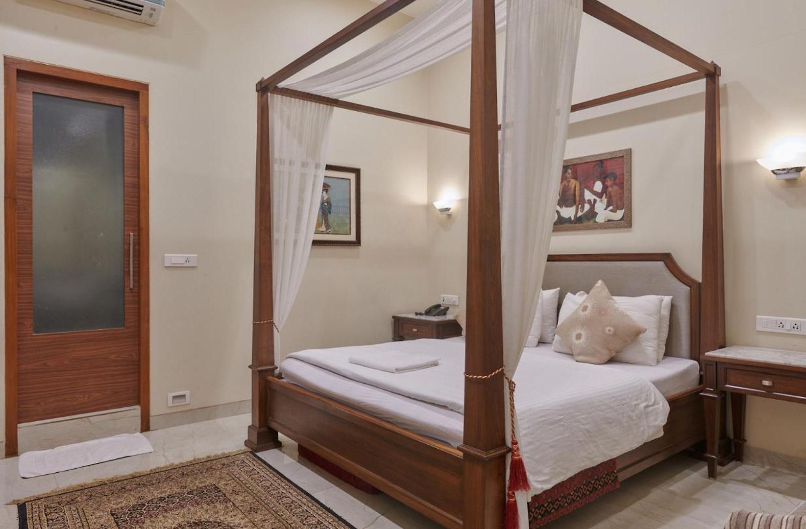 Elphinstone Hotel
