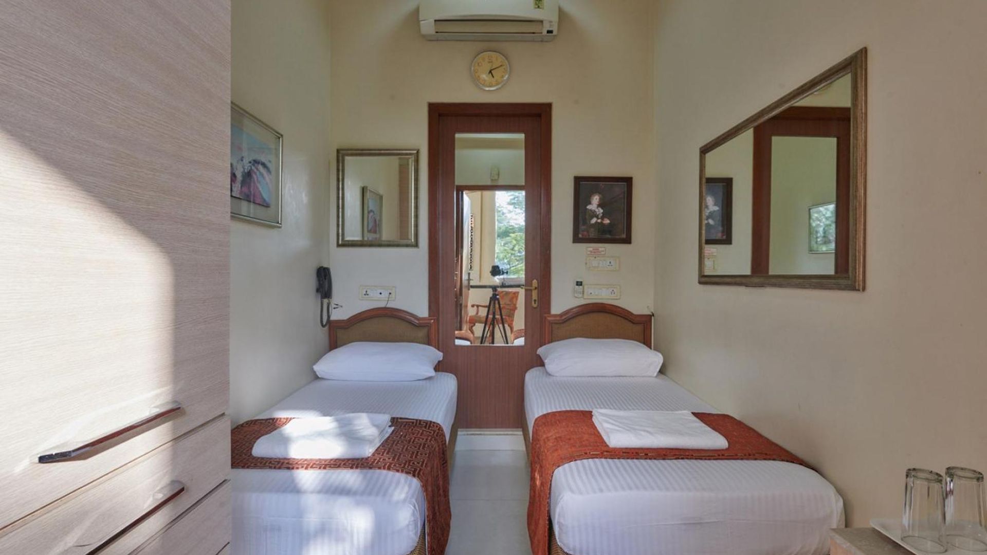 Hotel Elphinstone 3*