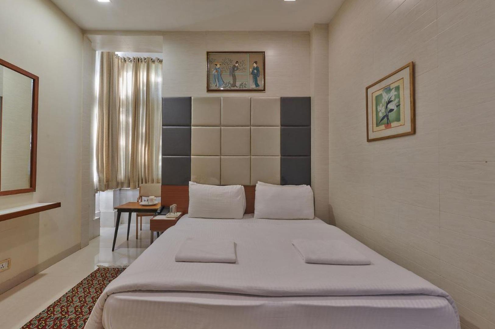 Elphinstone Hotel