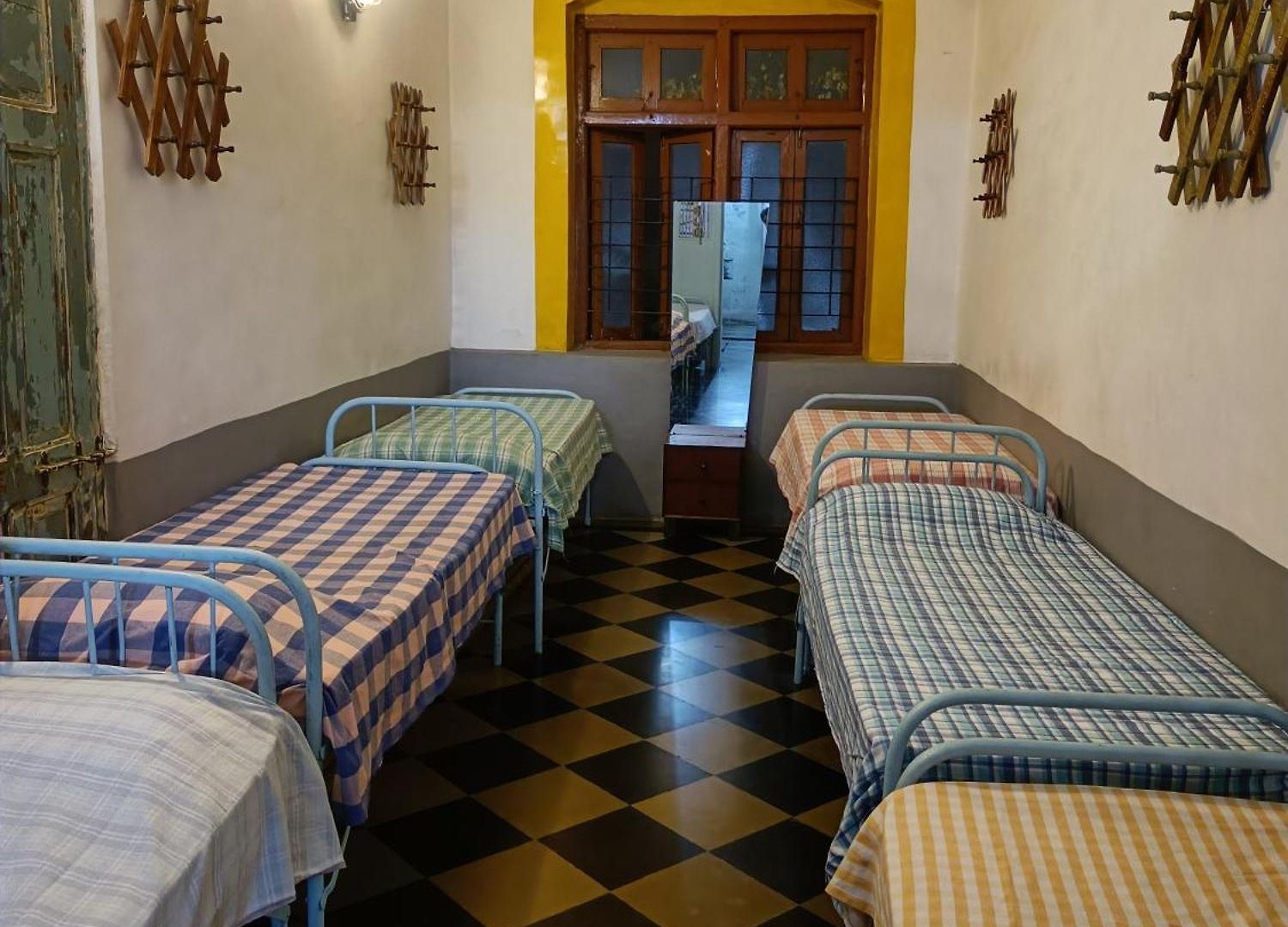 Vasantashram Cst Mumbai, Free Wifi With 1940s Retro Vibe Hostel