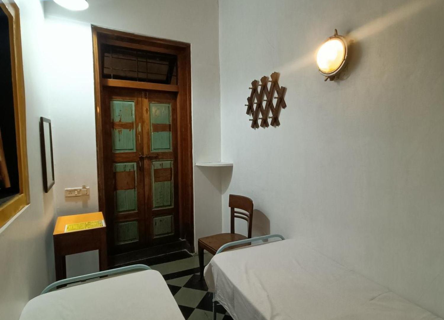 Vasantashram Cst Mumbai, Free Wifi With 1940s Retro Vibe Hostel