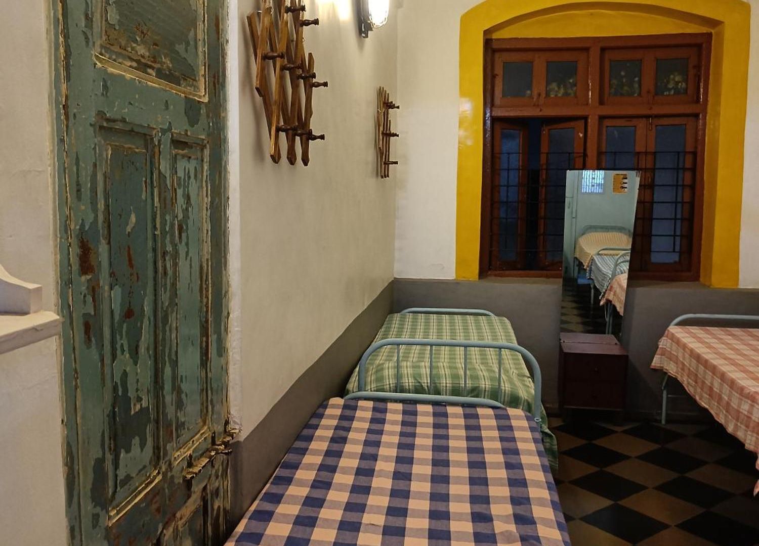 Hostel Vasantashram Cst Mumbai, Free Wifi With 1940s Retro Vibe *