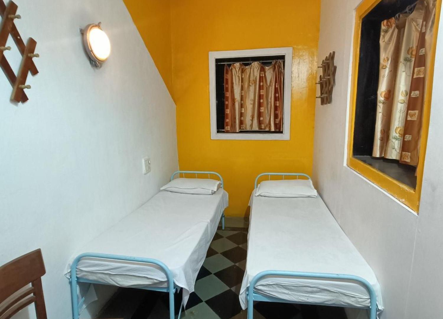 Hostel Vasantashram Cst Mumbai, Free Wifi With 1940s Retro Vibe