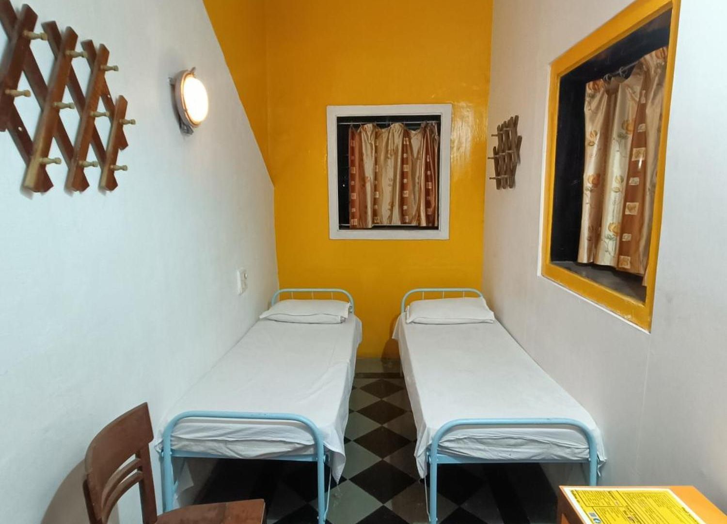 Hostel Vasantashram Cst Mumbai, Free Wifi With 1940s Retro Vibe *