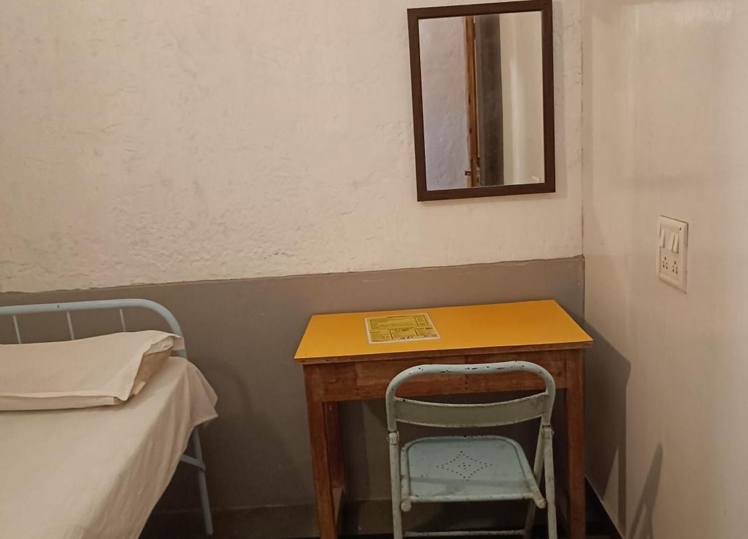 Hostel Vasantashram Cst Mumbai, Free Wifi With 1940s Retro Vibe