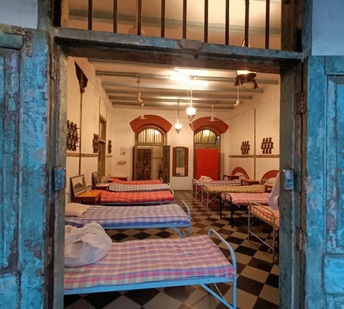 Vasantashram Cst Mumbai, Free Wifi With 1940s Retro Vibe