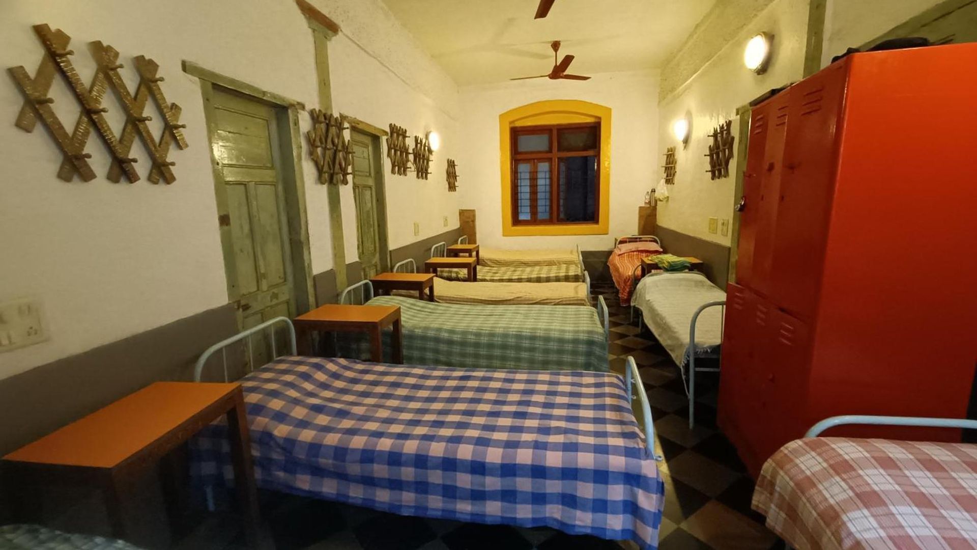 Vasantashram Cst Mumbai, Free Wifi With 1940s Retro Vibe Hostel *