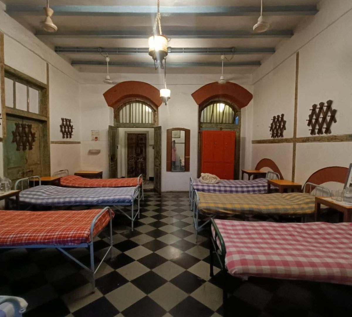 Vasantashram Cst Mumbai, Free Wifi With 1940s Retro Vibe * Mumbai