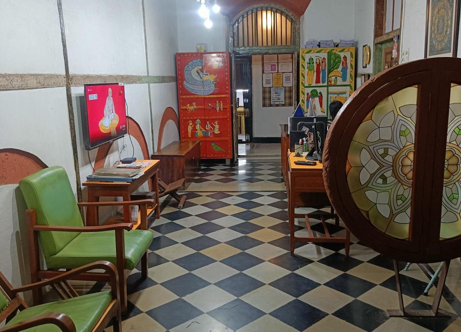 Vasantashram Cst Mumbai, Free Wifi With 1940s Retro Vibe