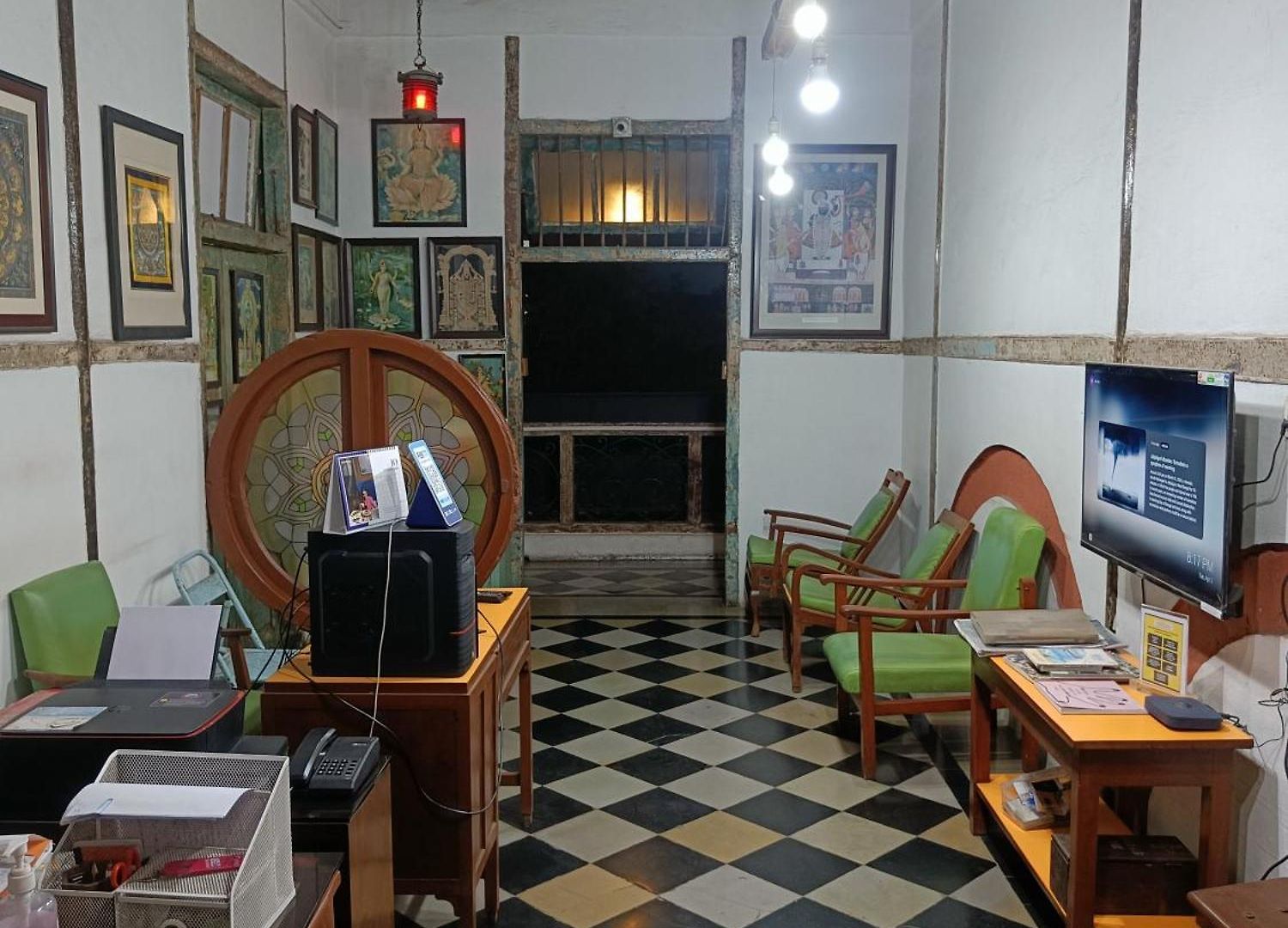 Vasantashram Cst Mumbai, Free Wifi With 1940s Retro Vibe Hostel Mumbai