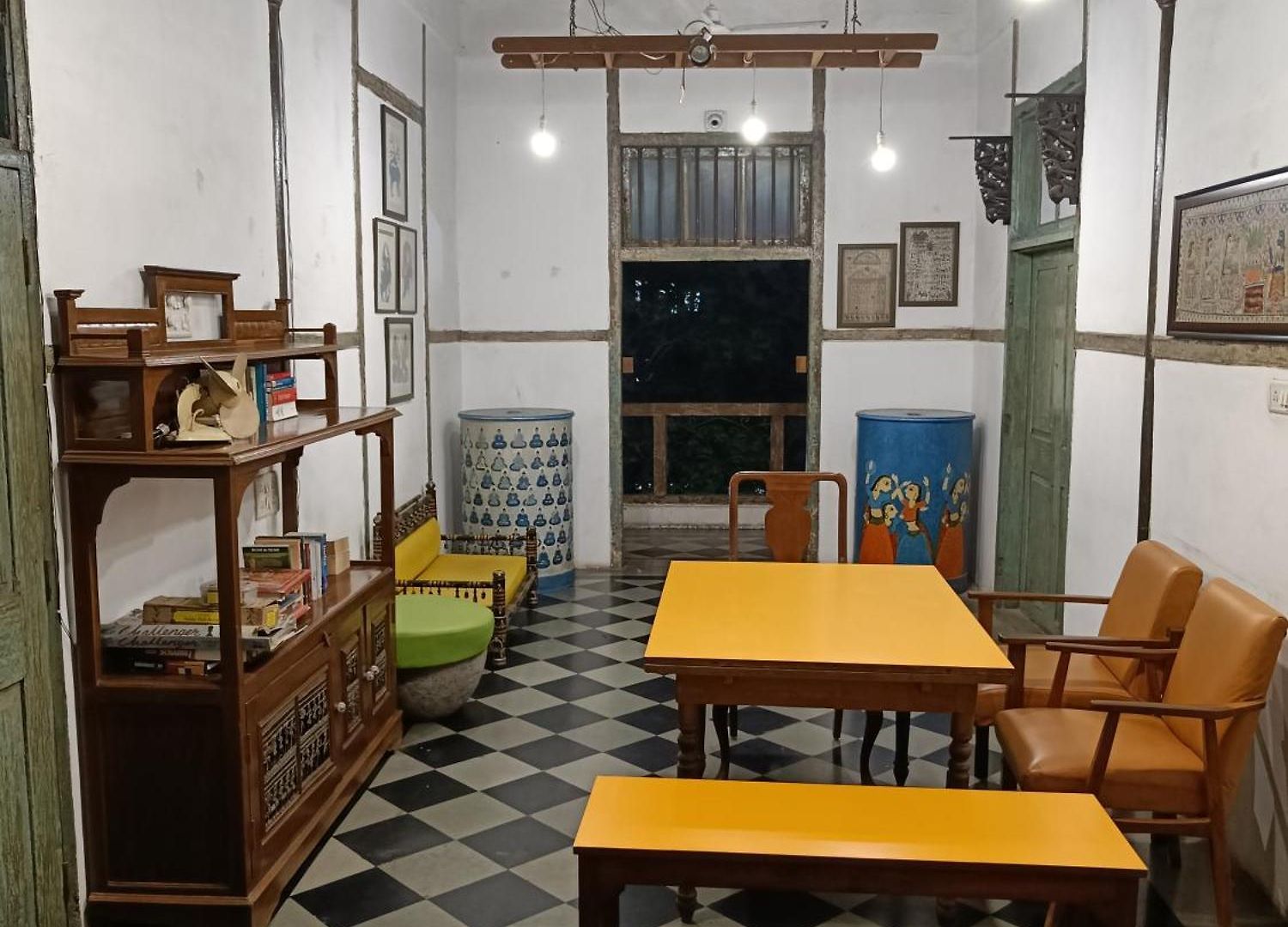 Vasantashram Cst Mumbai, Free Wifi With 1940s Retro Vibe Hostel Mumbai