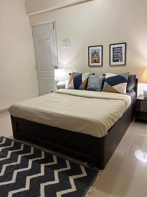 2bhk, Off Carter Rd, Bandra West Apartment *