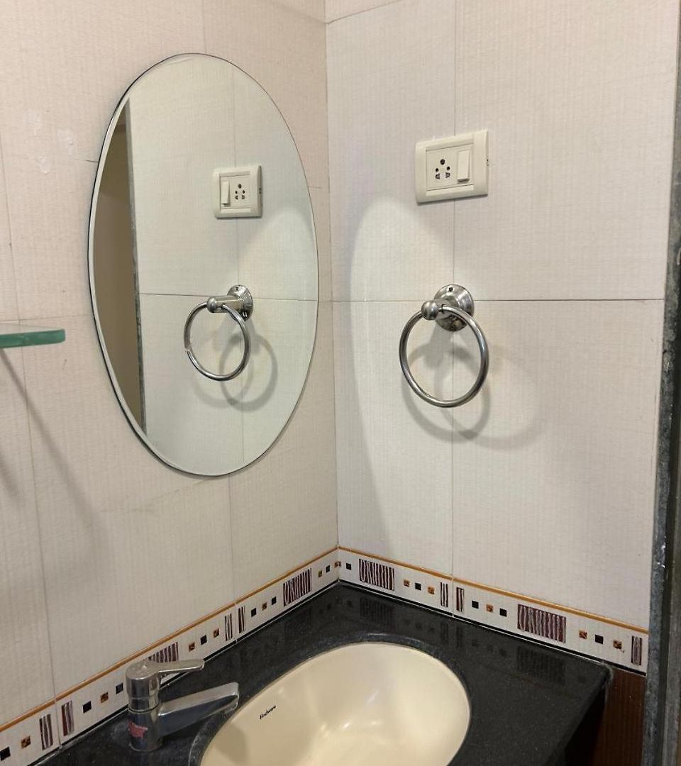 2bhk, Off Carter Rd, Bandra West Apartment Mumbai