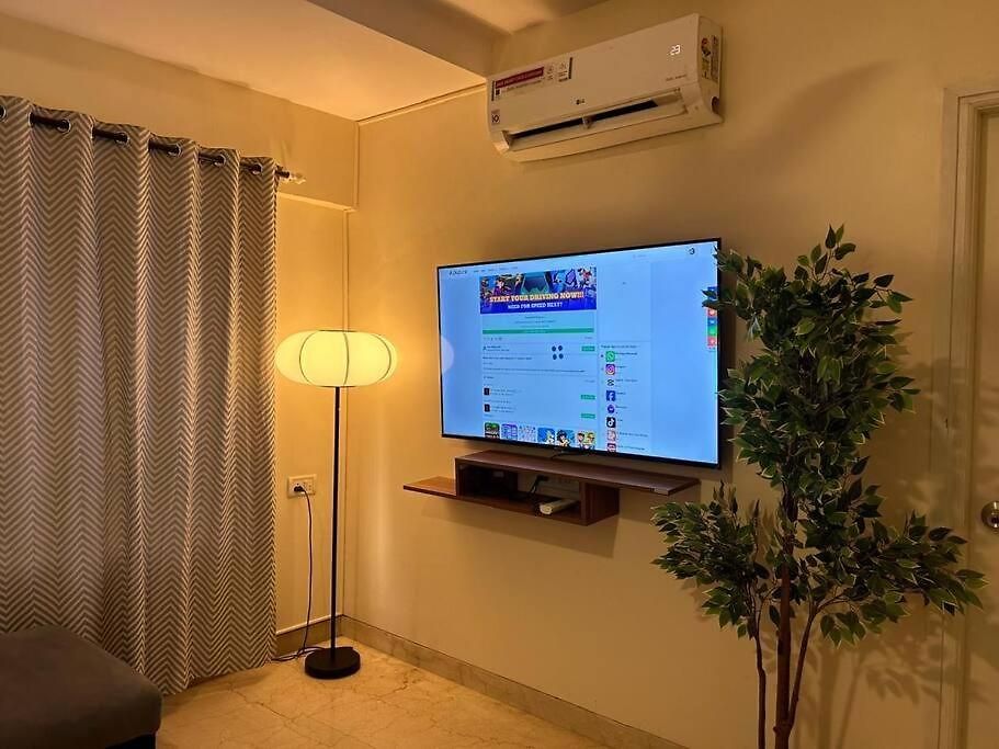 2bhk, Off Carter Rd, Bandra West