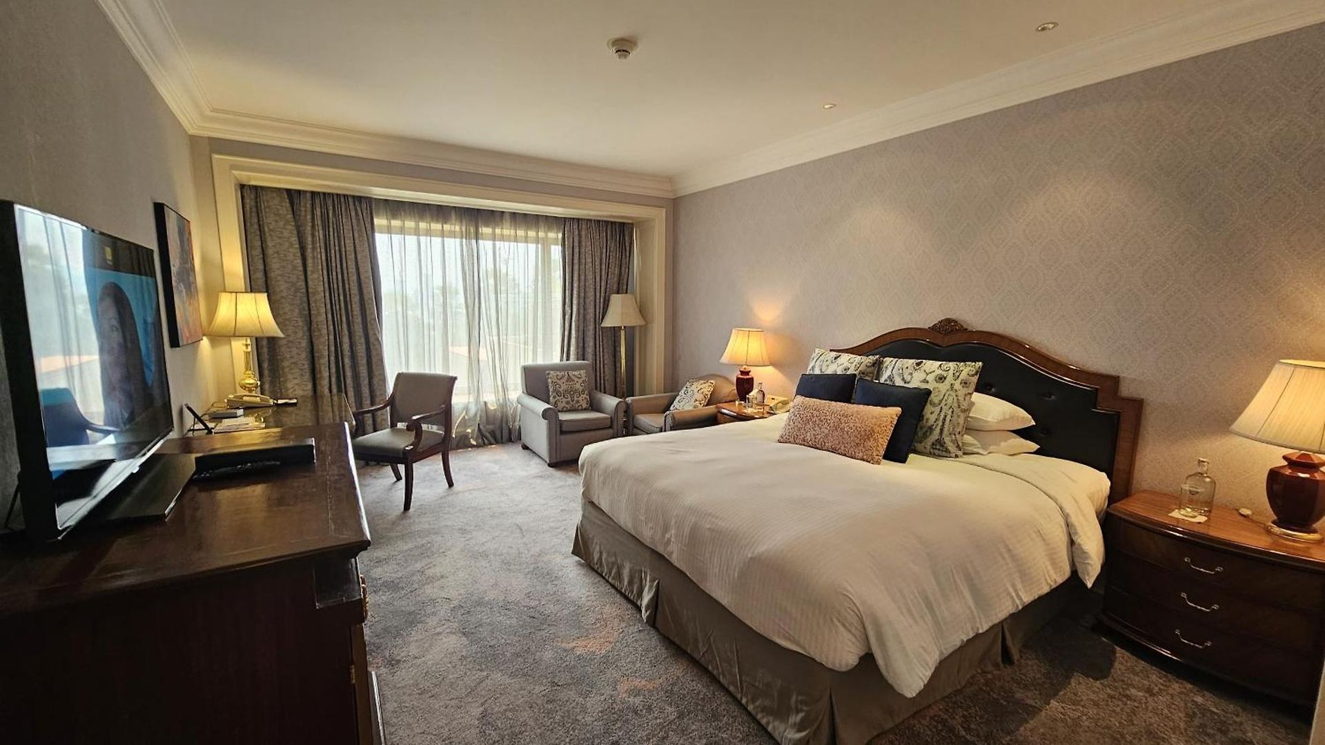 Taj Lands End 5*