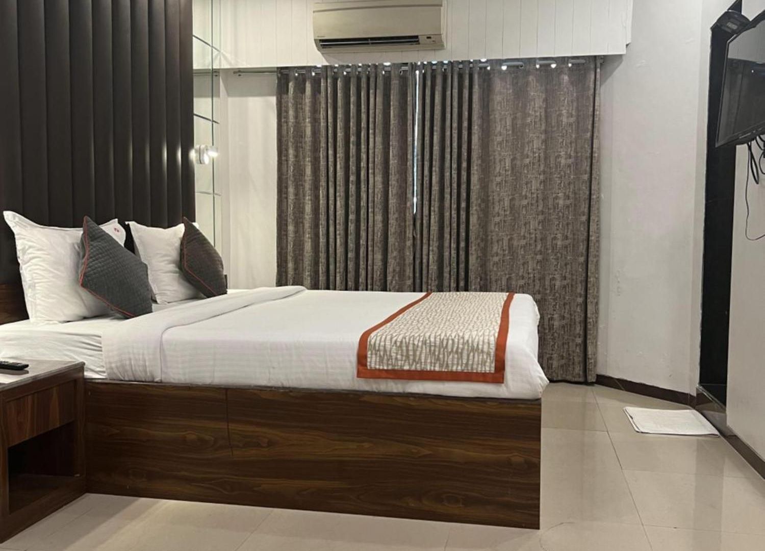 Supreme - Cuffe Parade