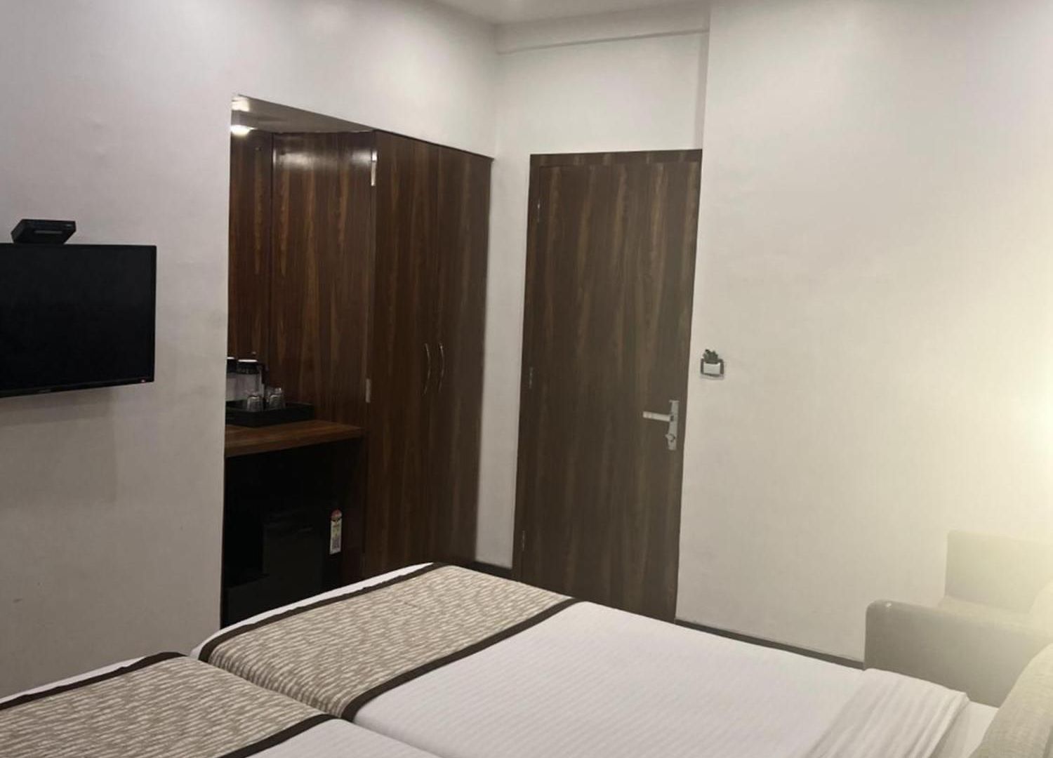 Hotel Supreme - Cuffe Parade 3*