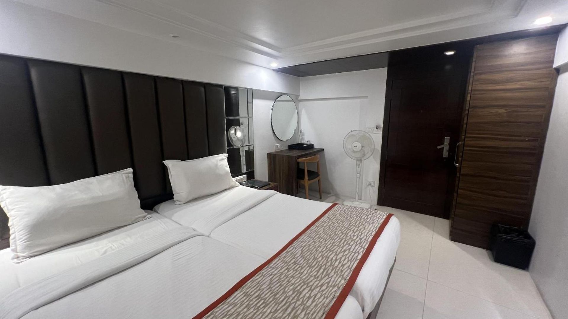 Supreme - Cuffe Parade Hotel