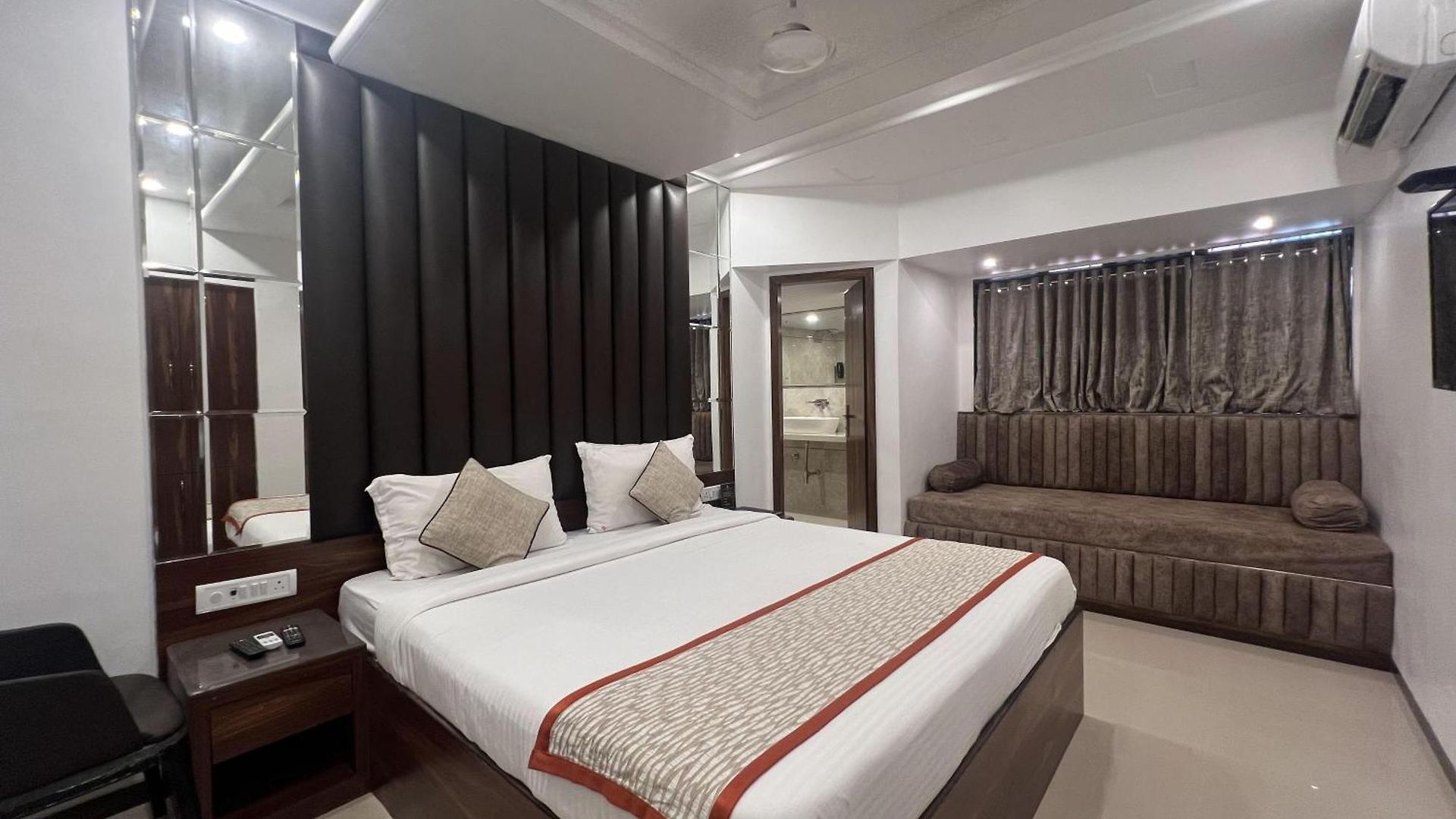 Supreme - Cuffe Parade Hotel