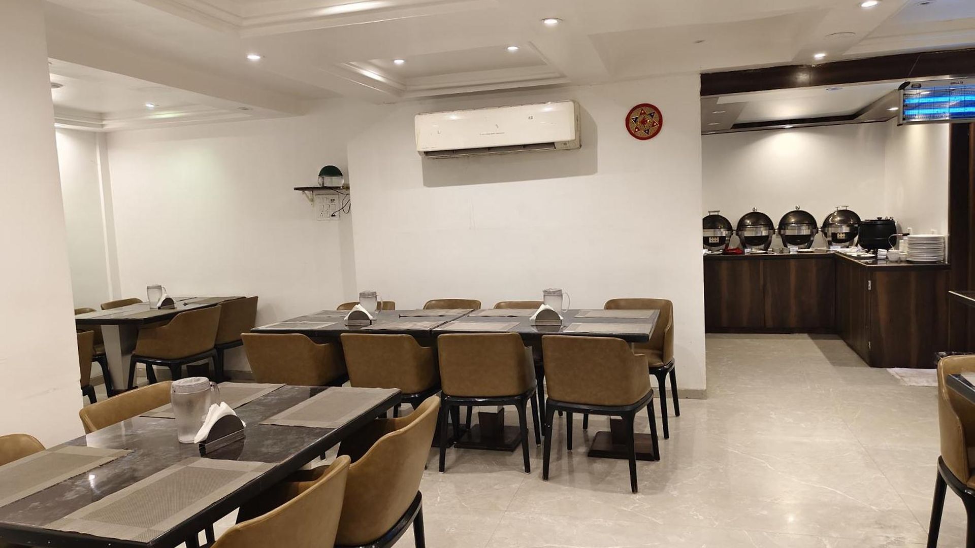 Supreme - Cuffe Parade Hotel 3*