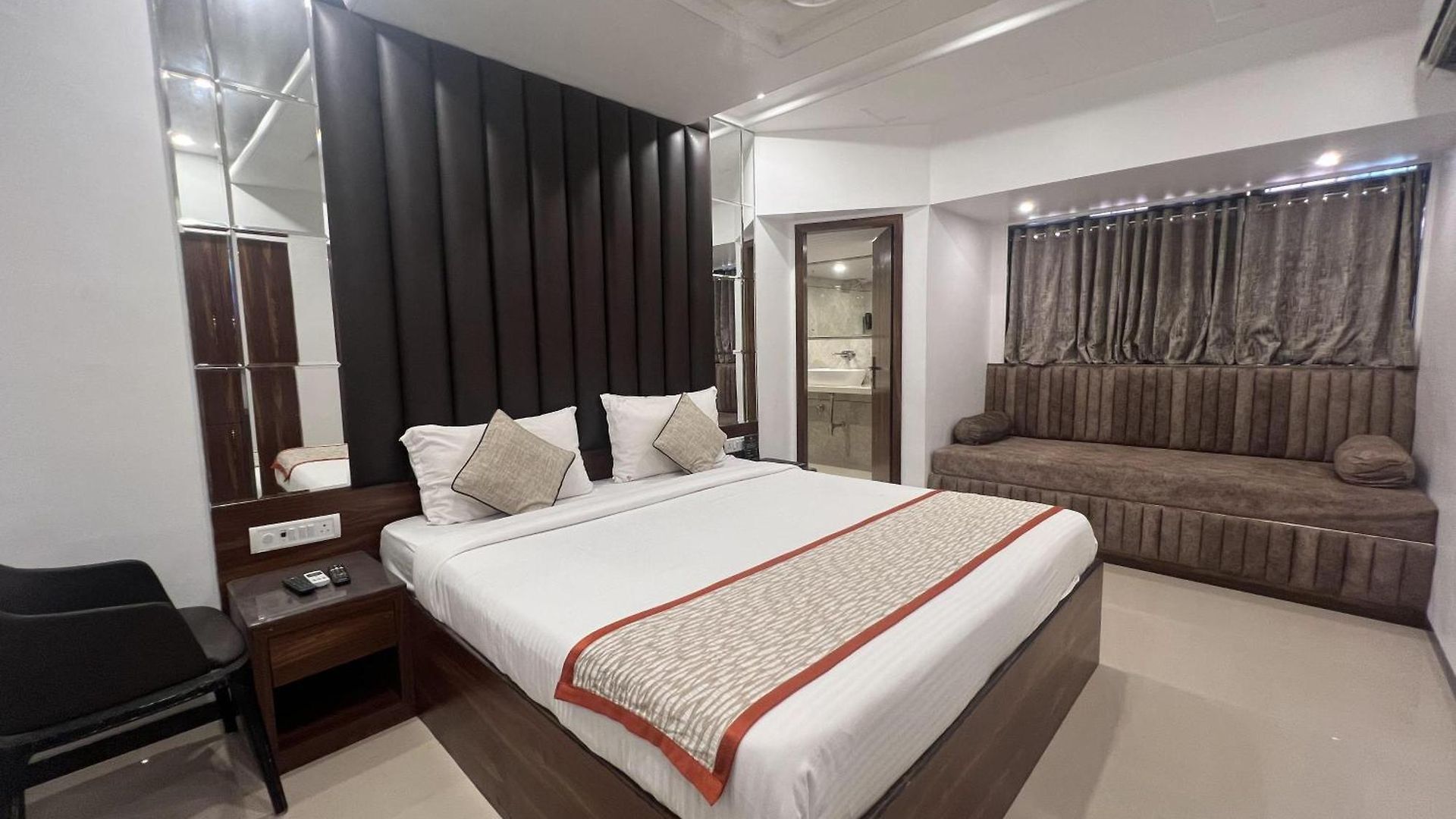 Supreme - Cuffe Parade Hotel 3*