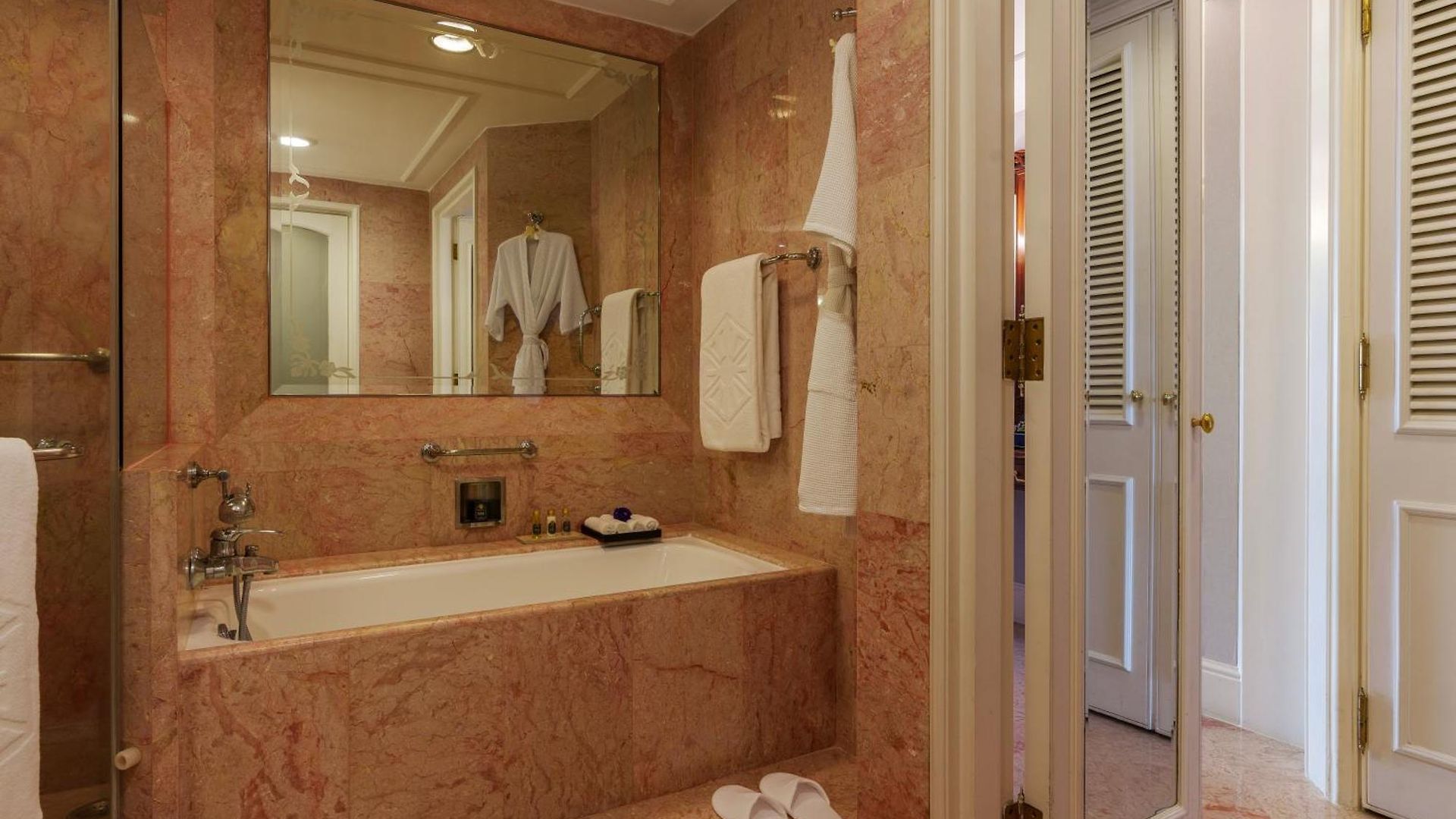 Hotel Taj Lands End 5*