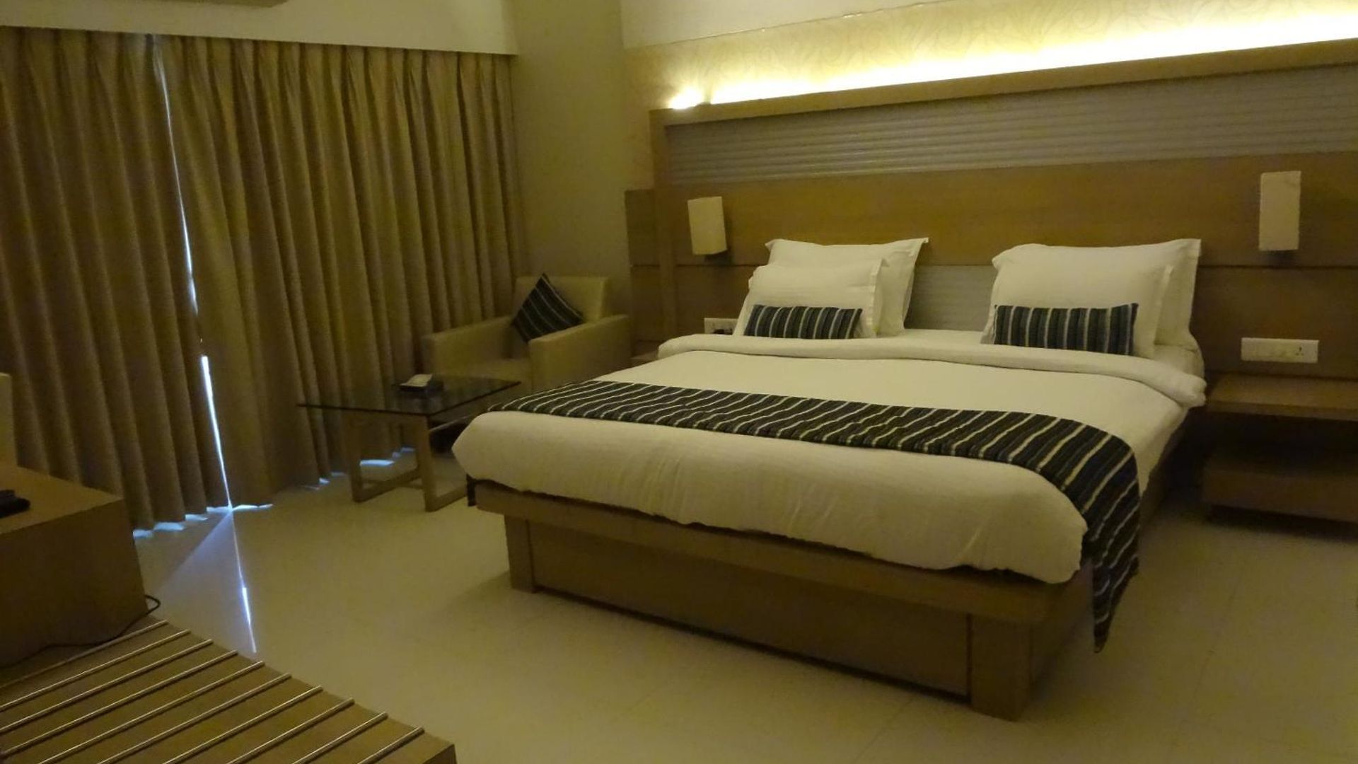Galaxy Beacon Hotel, Santacruz ,mumbai Hotel 4*