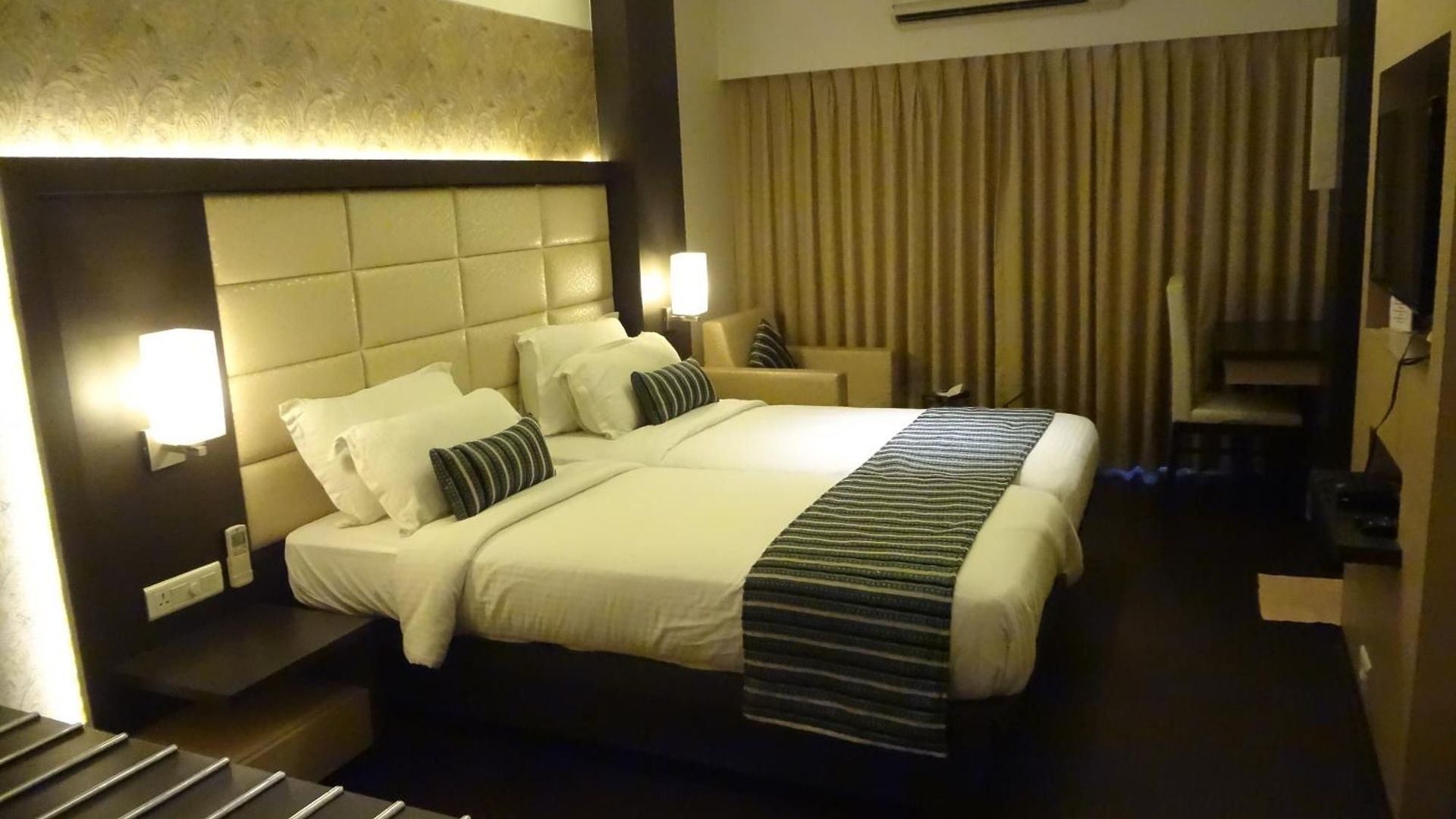 Hotel Galaxy Beacon Hotel, Santacruz ,mumbai 4*