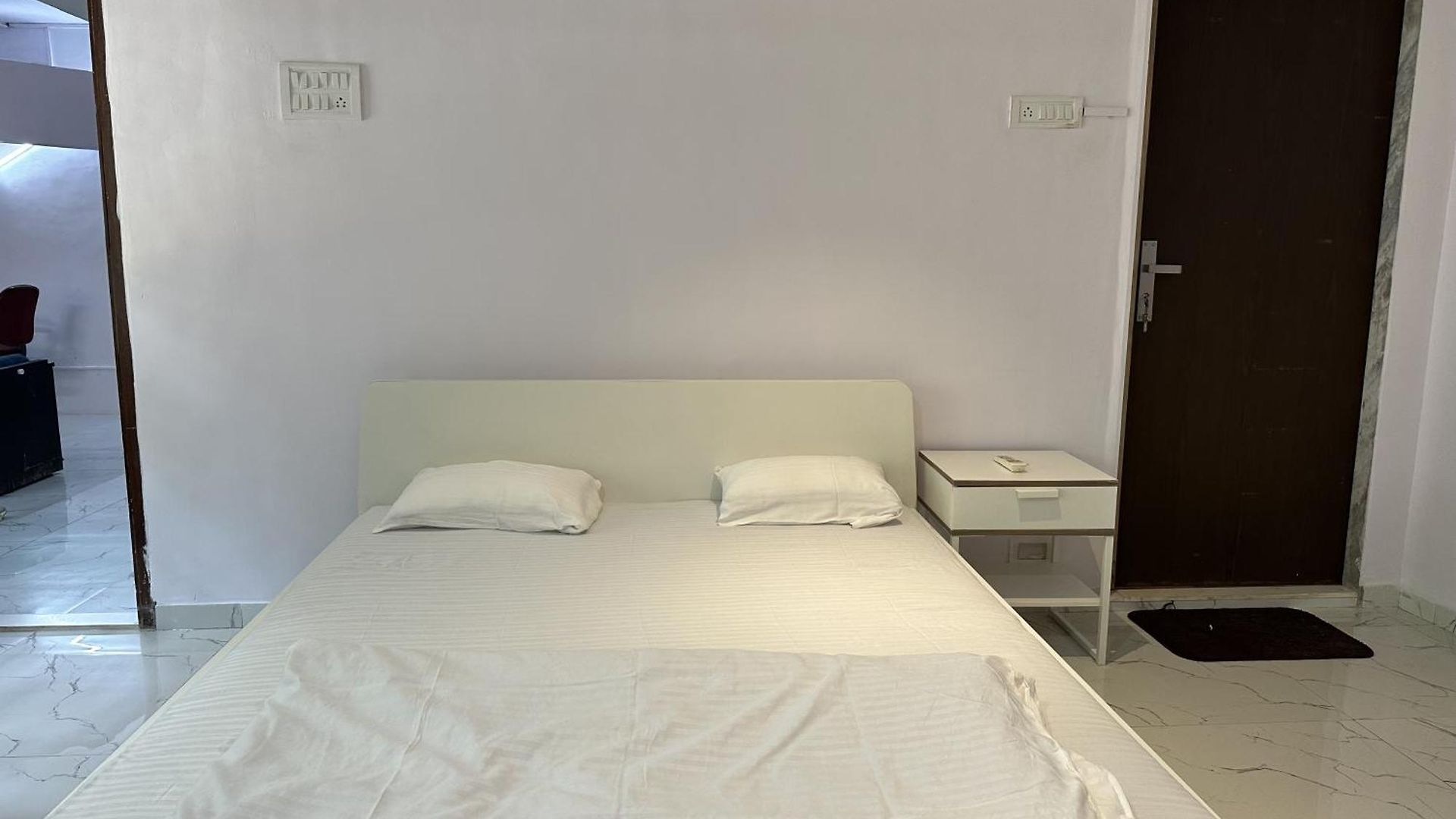 Ravish Apartment, Juhu Apartment *