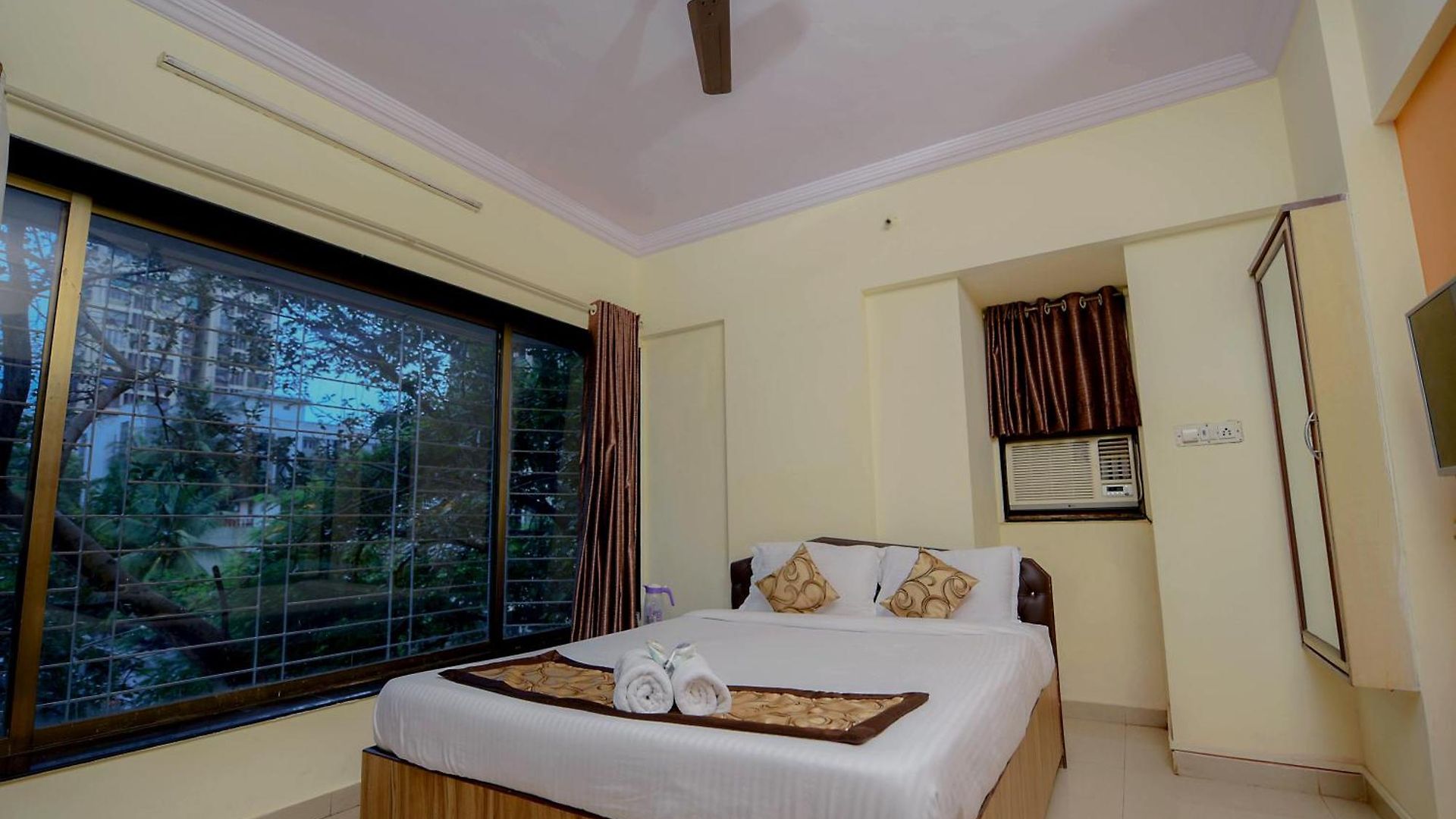 Fabhotel Lal Sai Residency