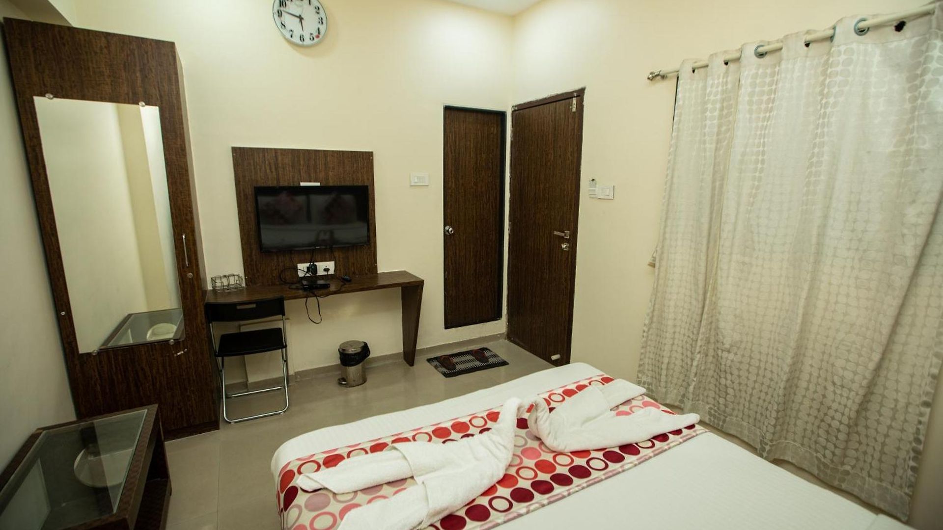 J D Residency Hotel 3*