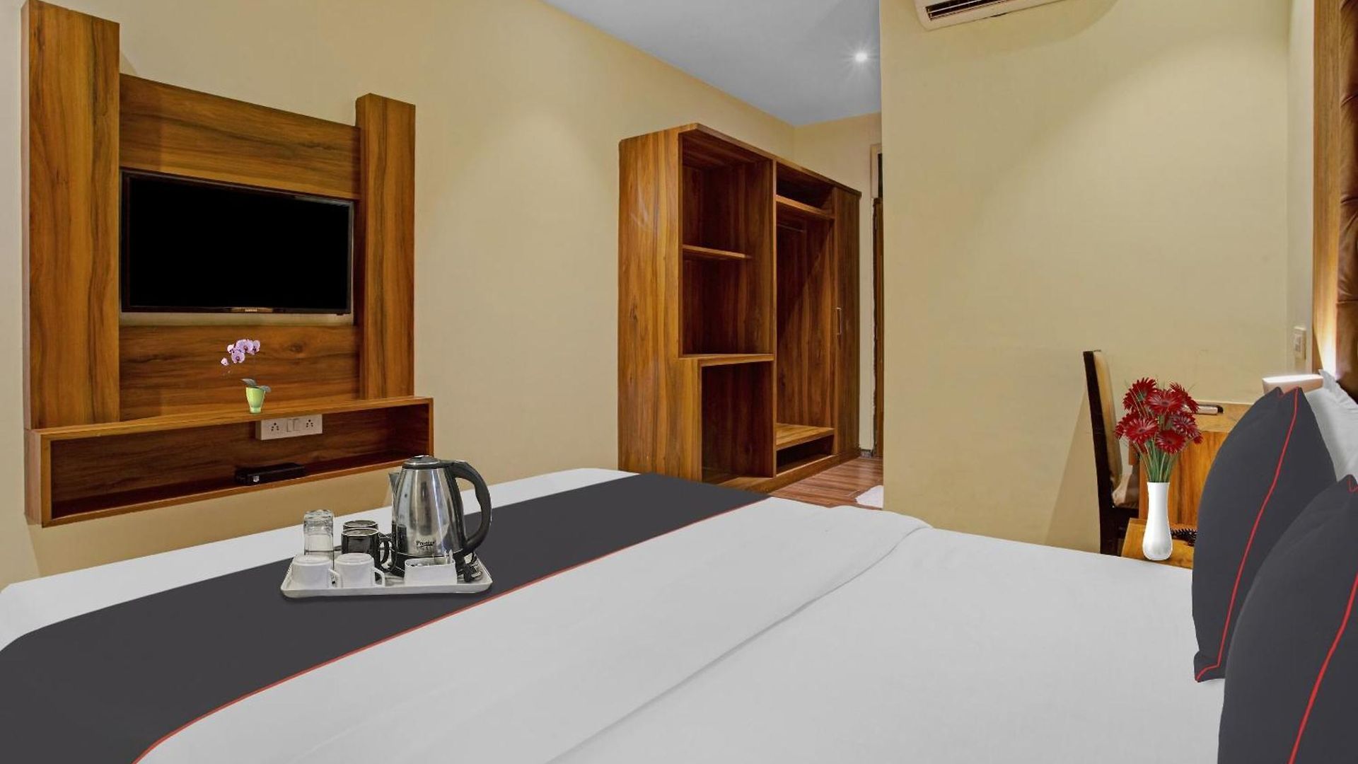 Capital O Art Hotel