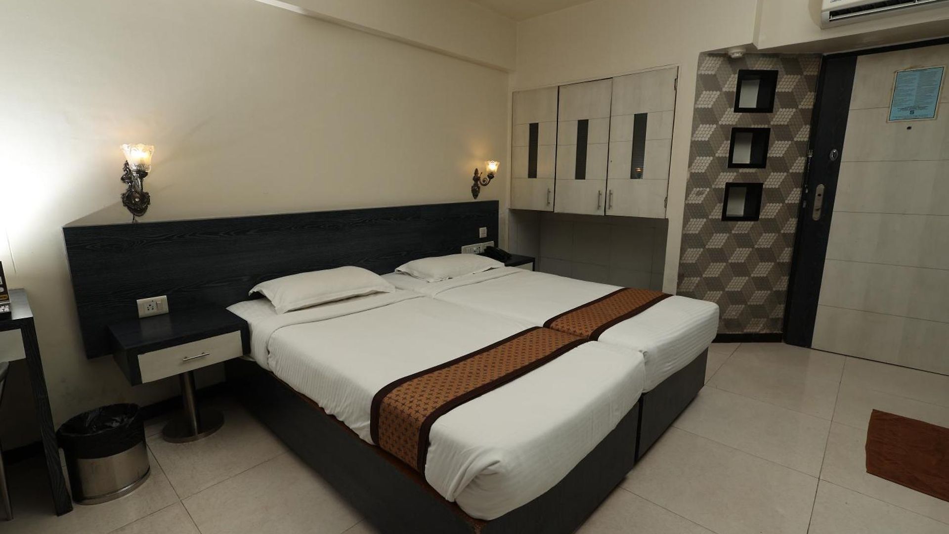 Hotel Quaint & Banquet 2*