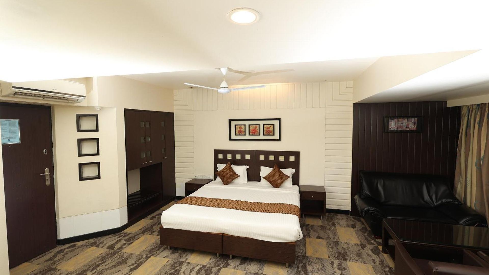 Quaint & Banquet Hotel 2*