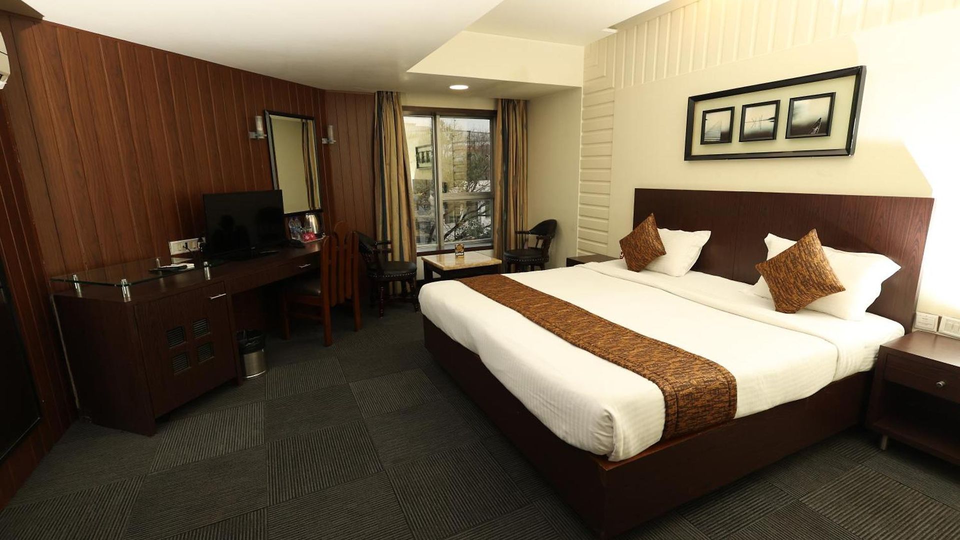 Hotel Quaint & Banquet 2*