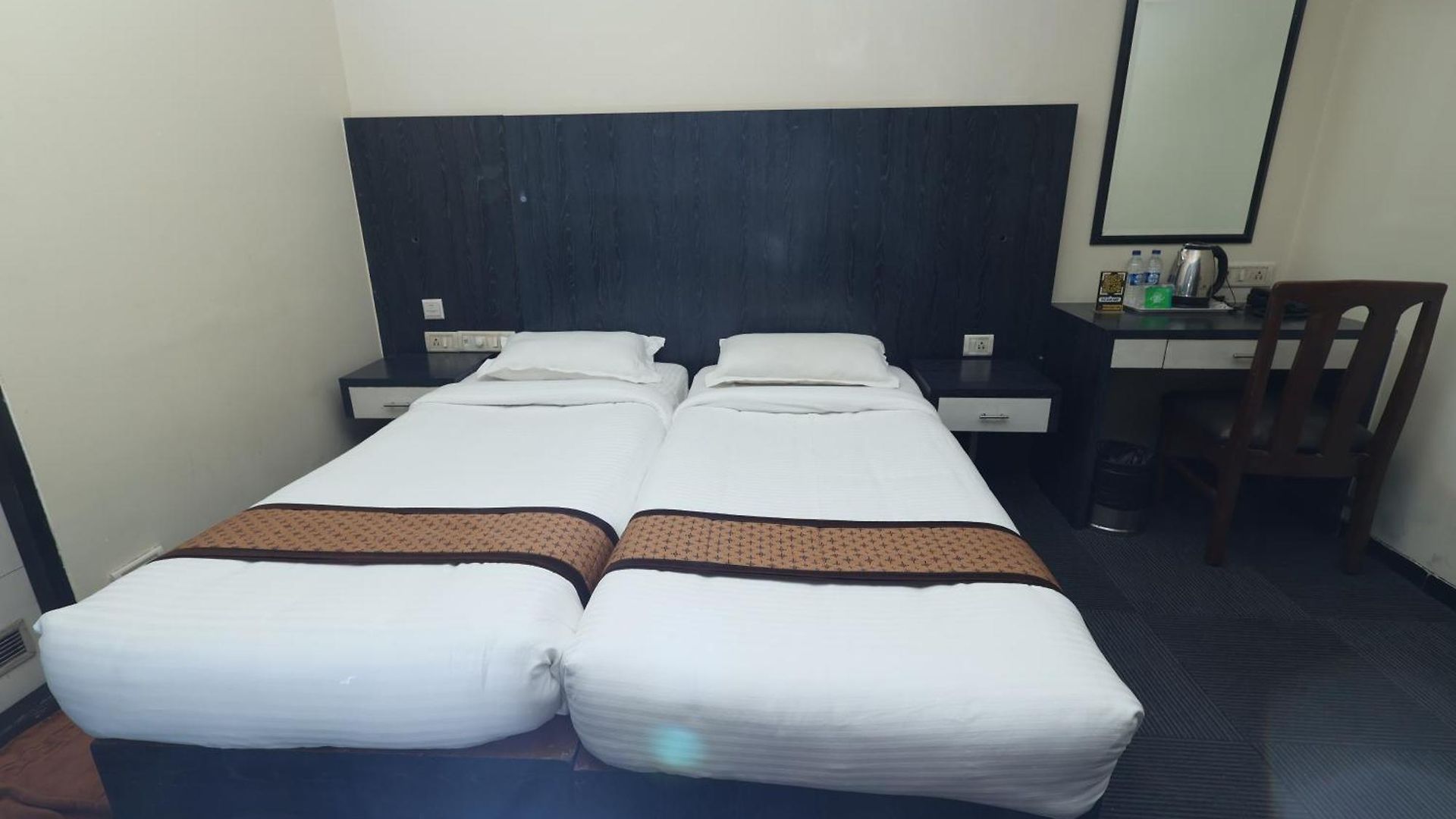 Quaint & Banquet Hotel
