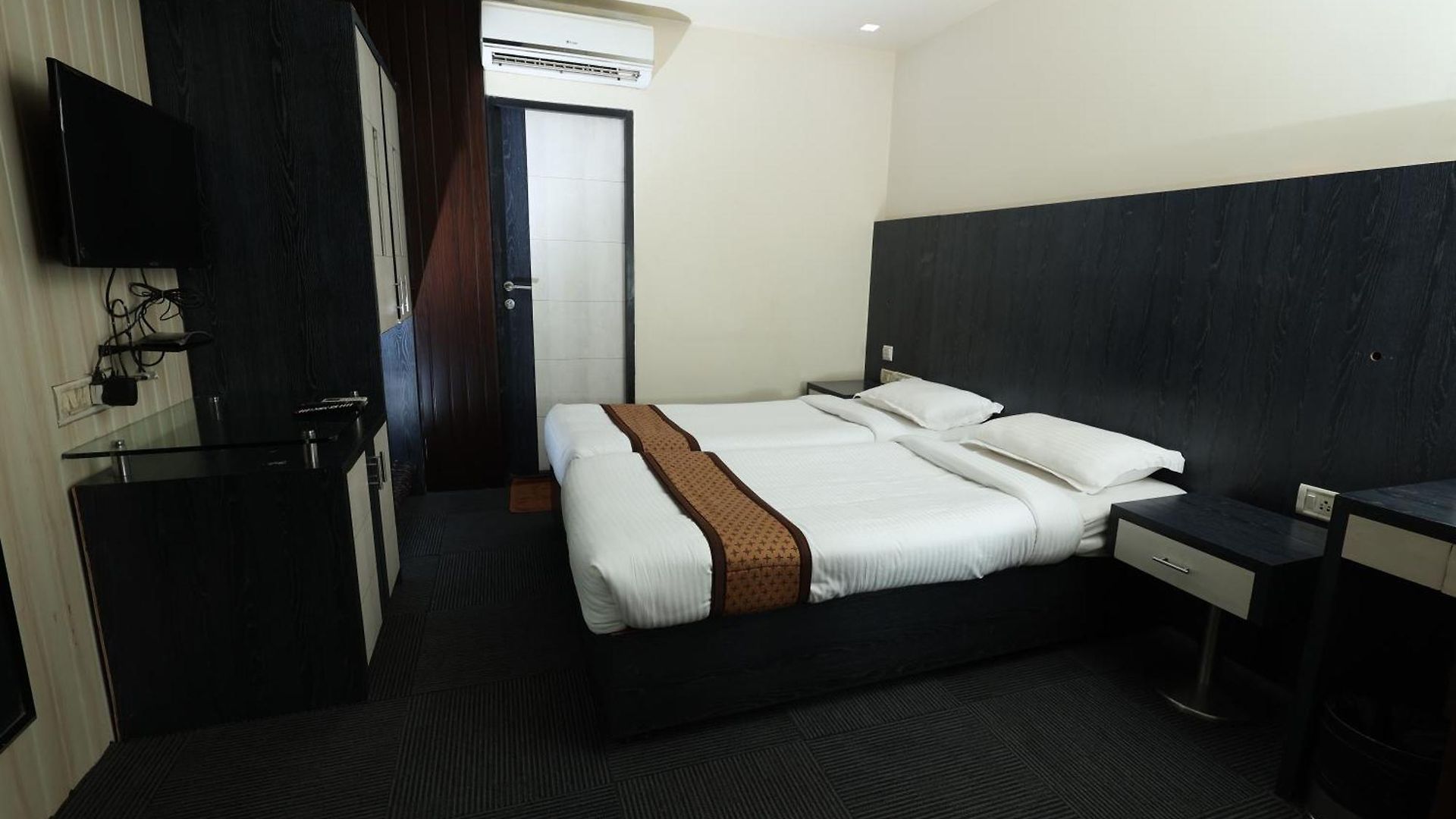 Hotel Quaint & Banquet Mumbai