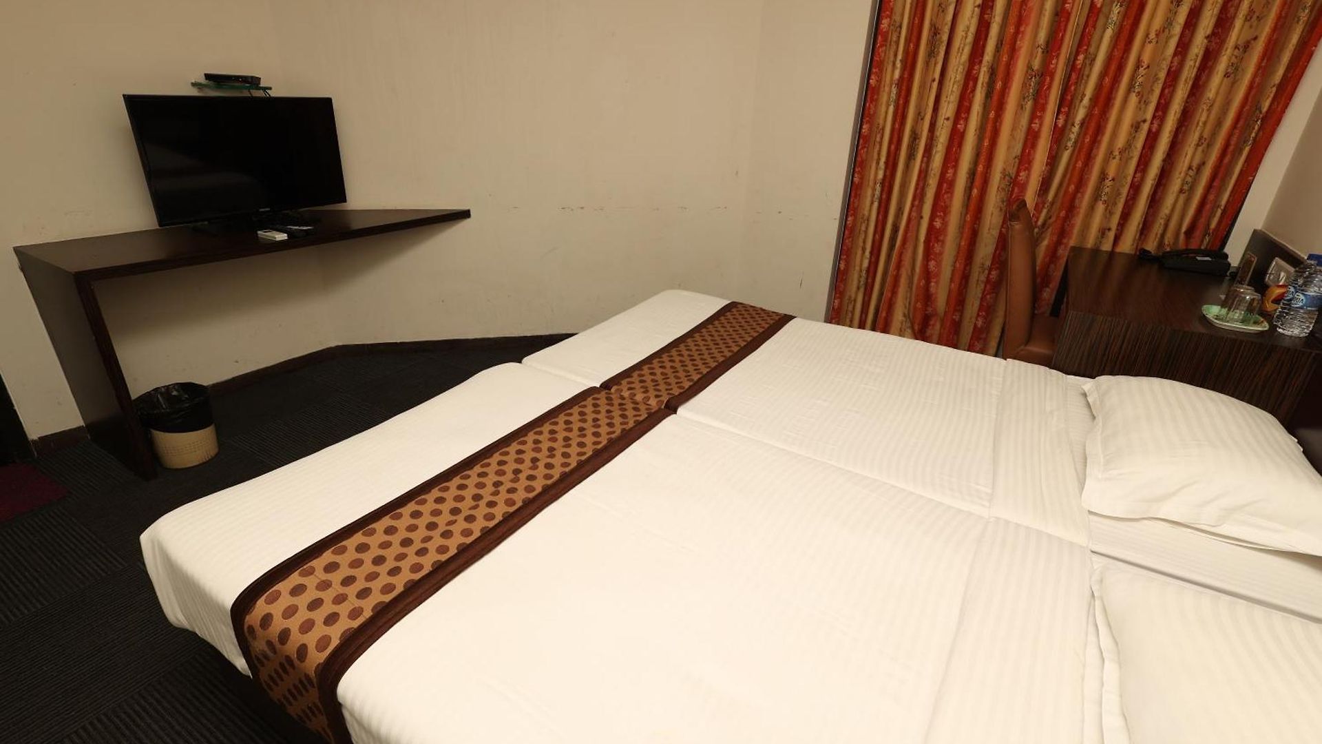 Quaint & Banquet Hotel