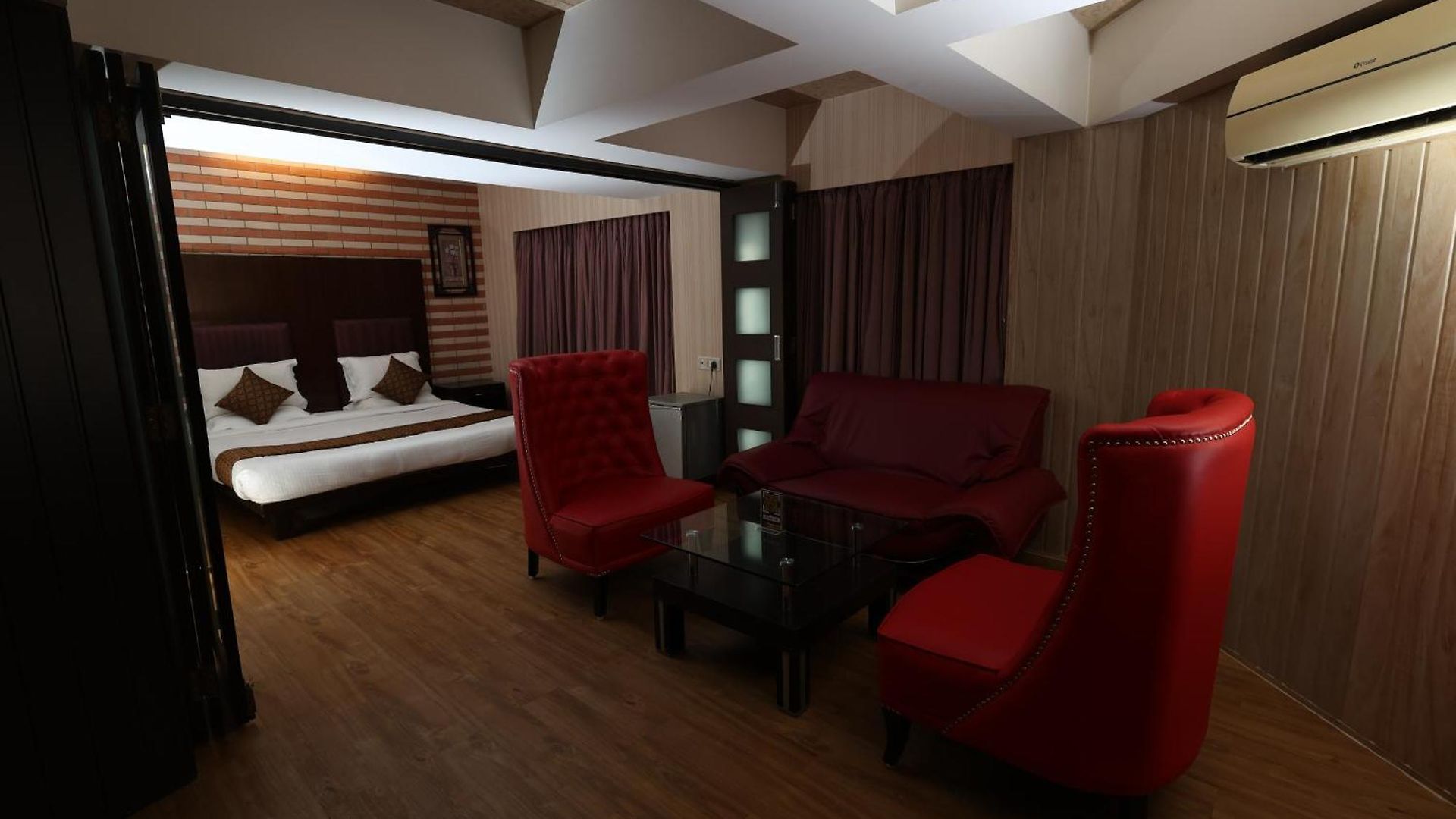 Hotel Quaint & Banquet 2*