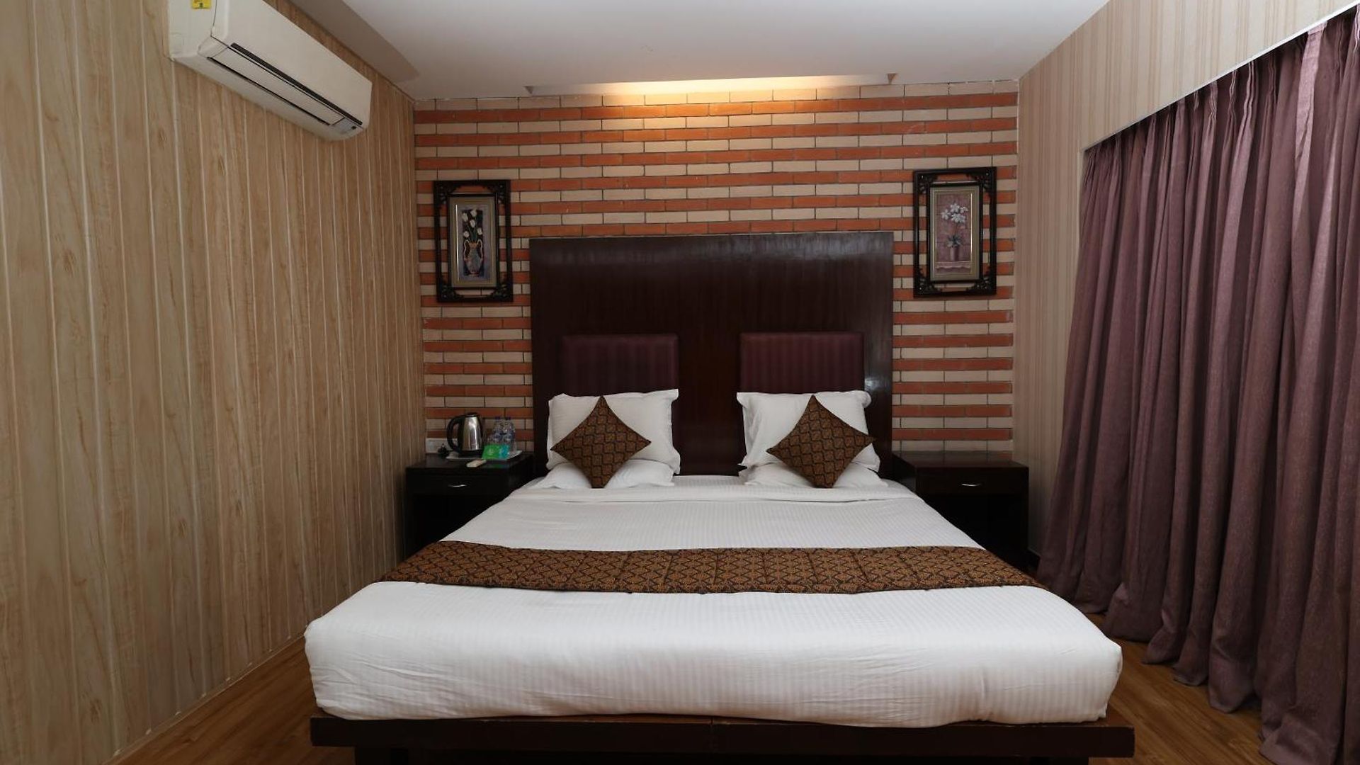 Quaint & Banquet Hotel 2*