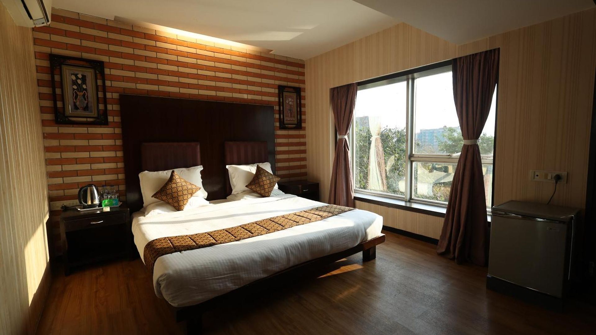 Hotel Quaint & Banquet 2*