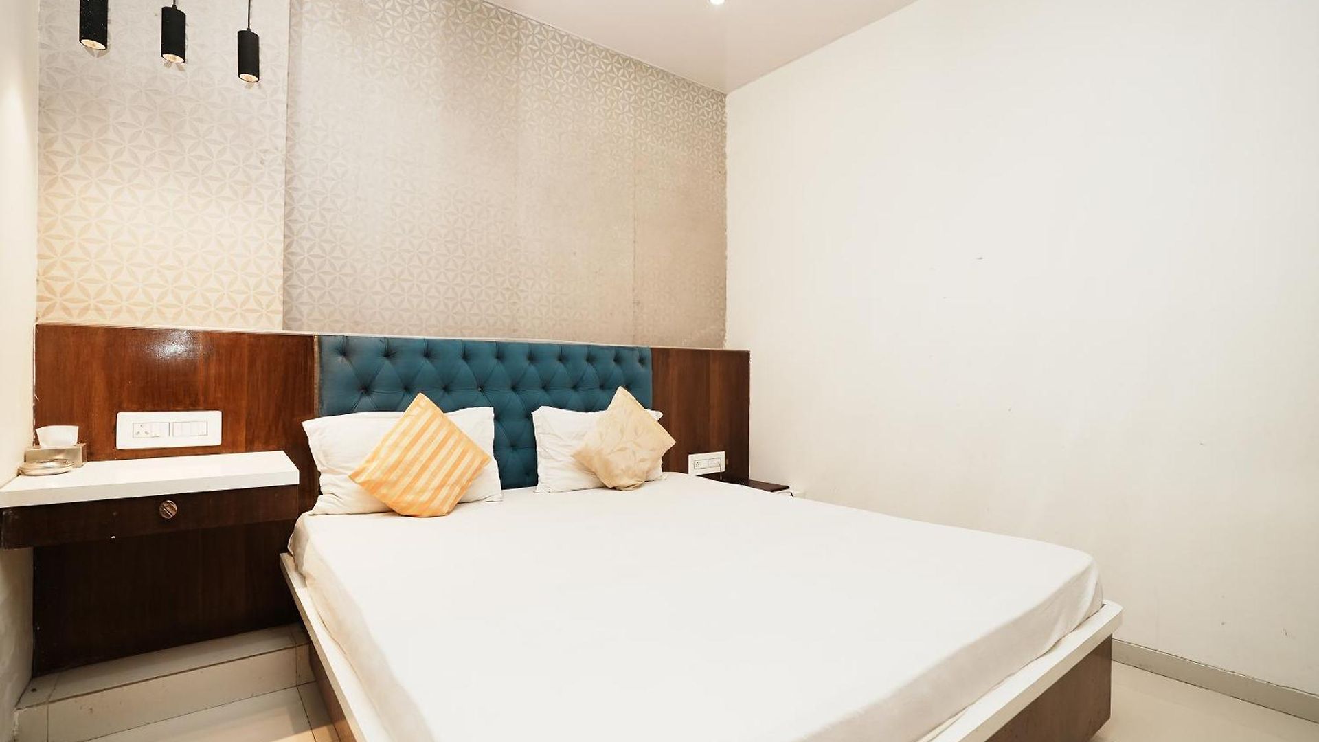 Fabhotel Elegance Mumbai