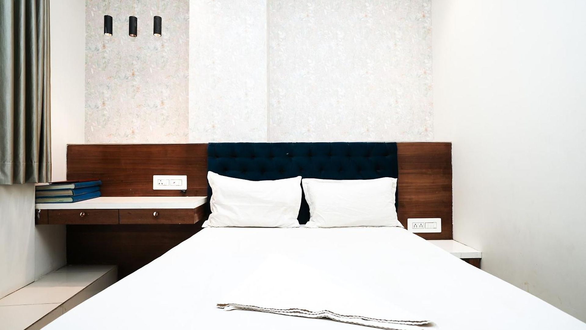 Fabhotel Elegance Hotel