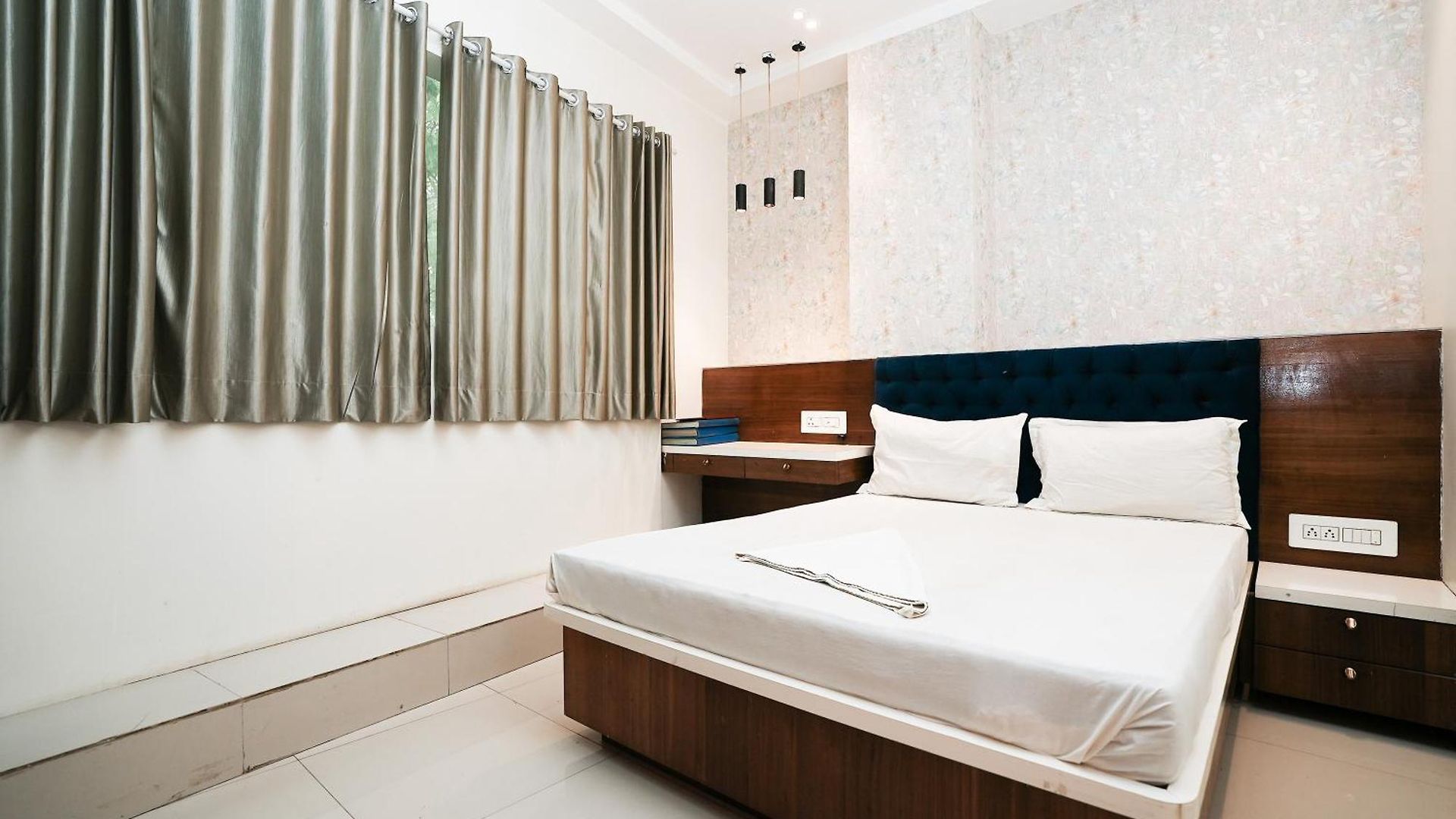 Fabhotel Elegance