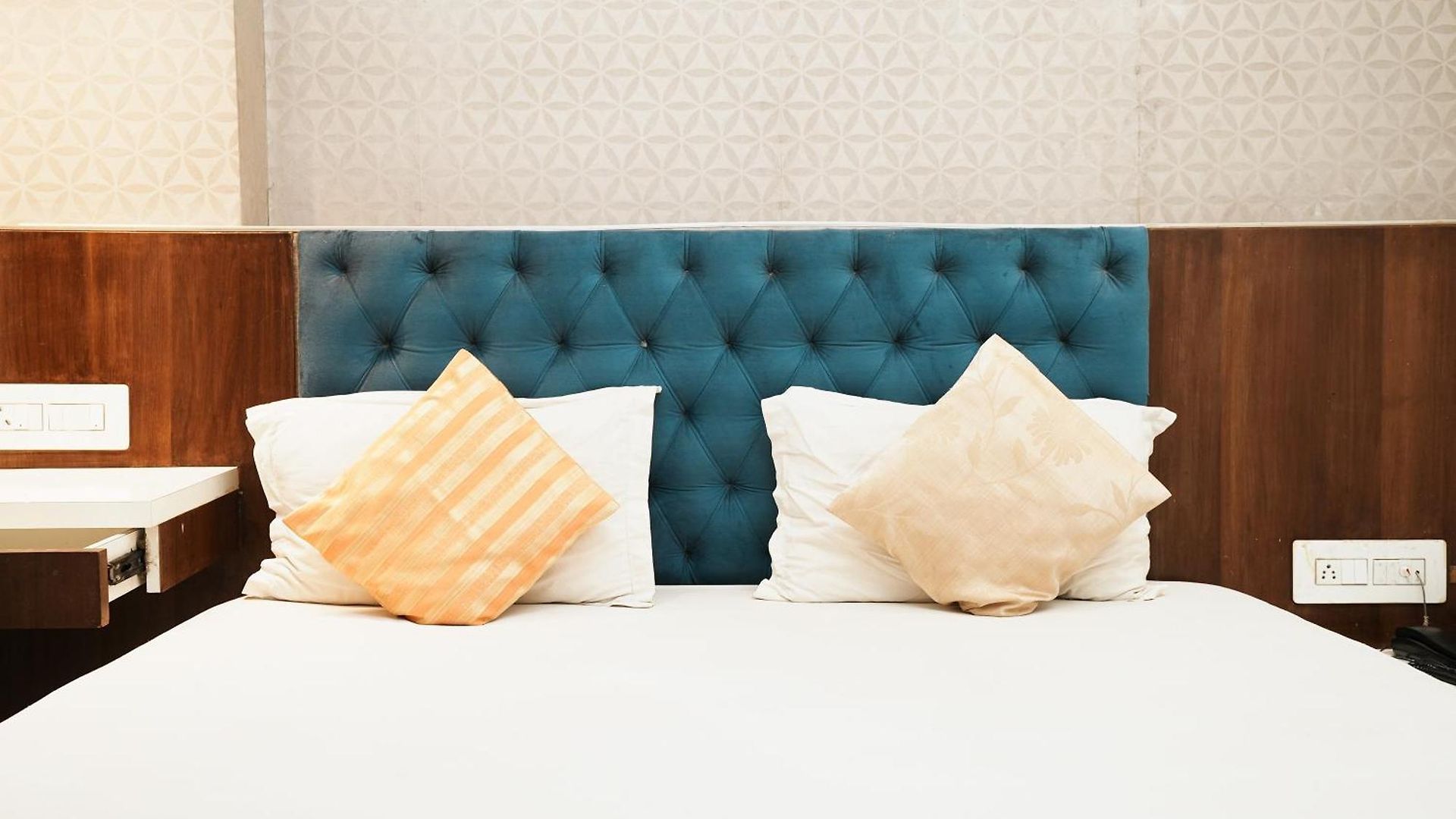 Fabhotel Elegance Hotel