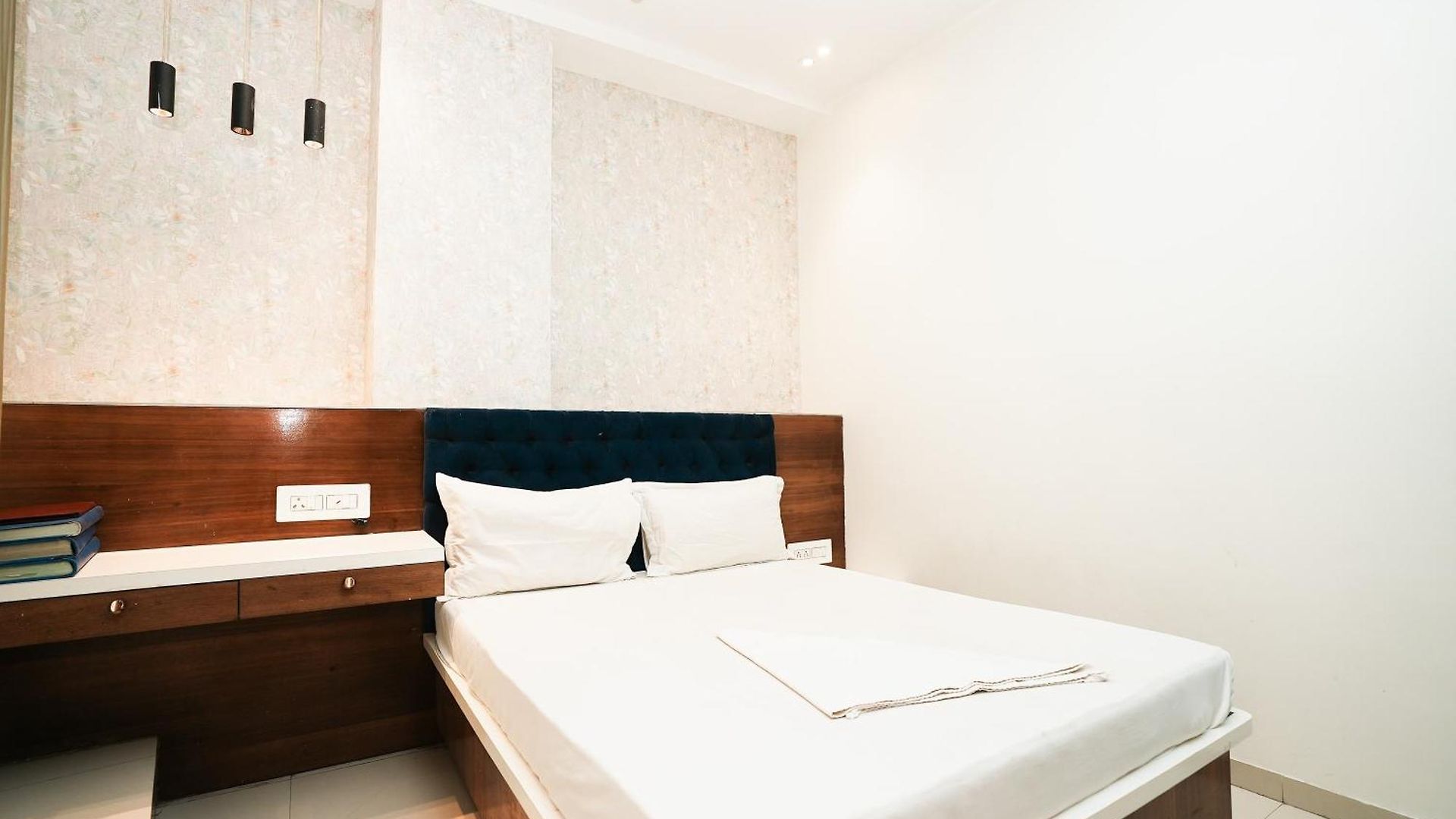 Fabhotel Elegance